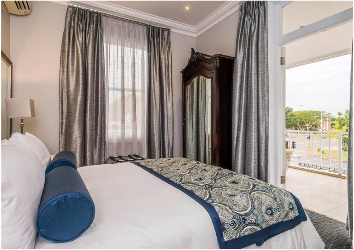 Photo of the whole room, Bed in Luxe Avondale Boutique Hotel