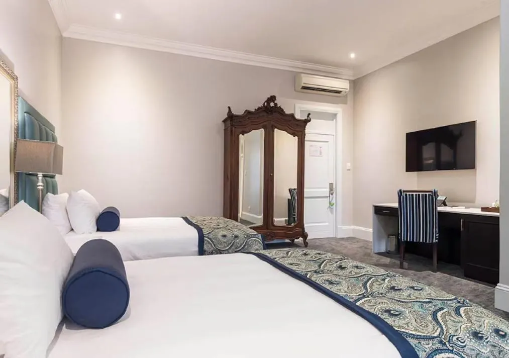 Photo of the whole room, Bed in Luxe Avondale Boutique Hotel