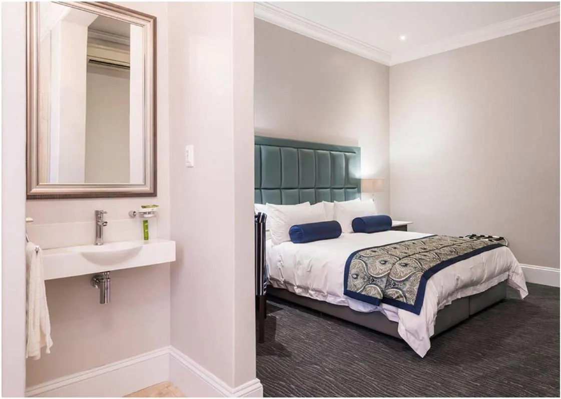 Bathroom, Bed in Luxe Avondale Boutique Hotel