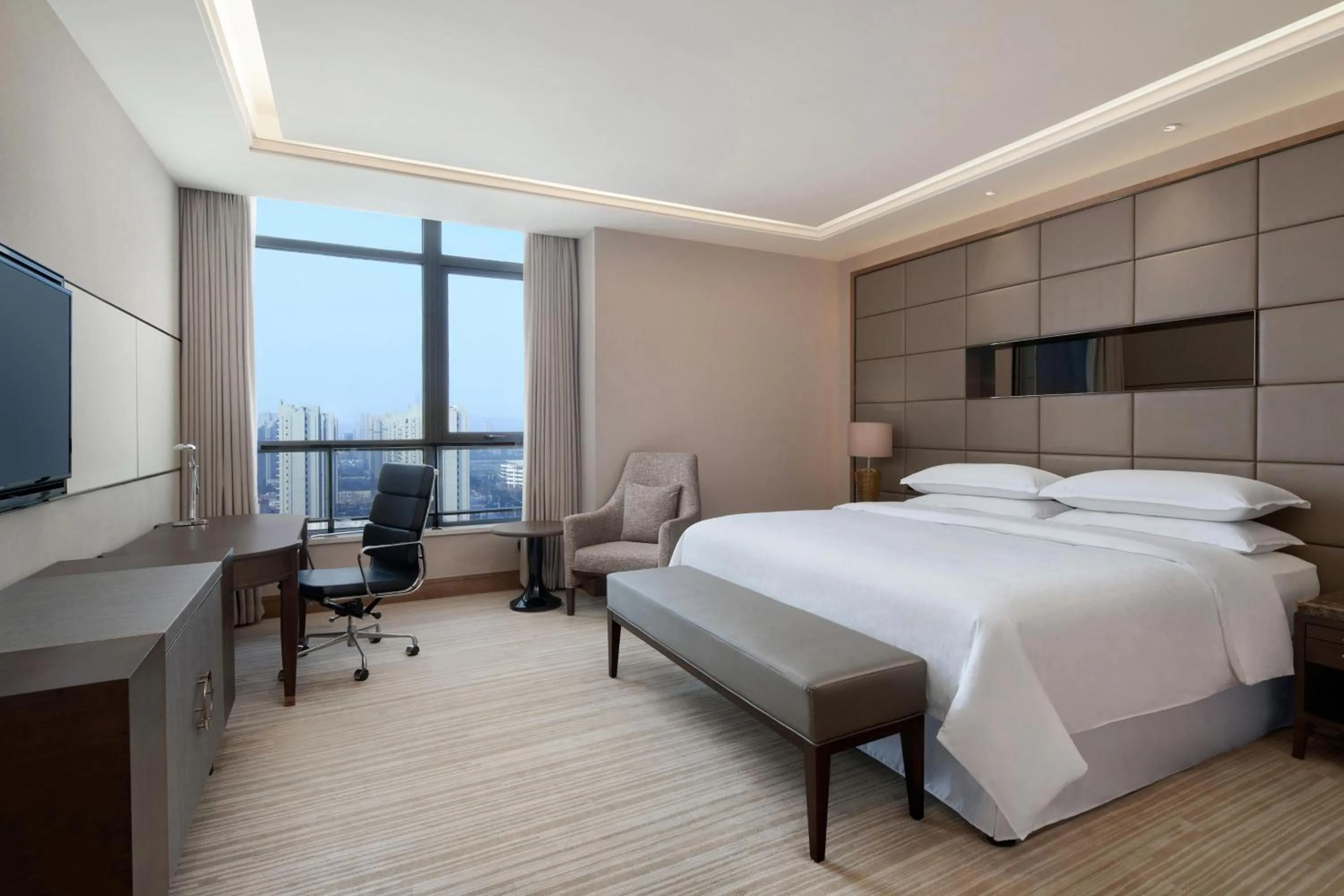 Photo of the whole room, Bed in Sheraton Chuzhou Hotel