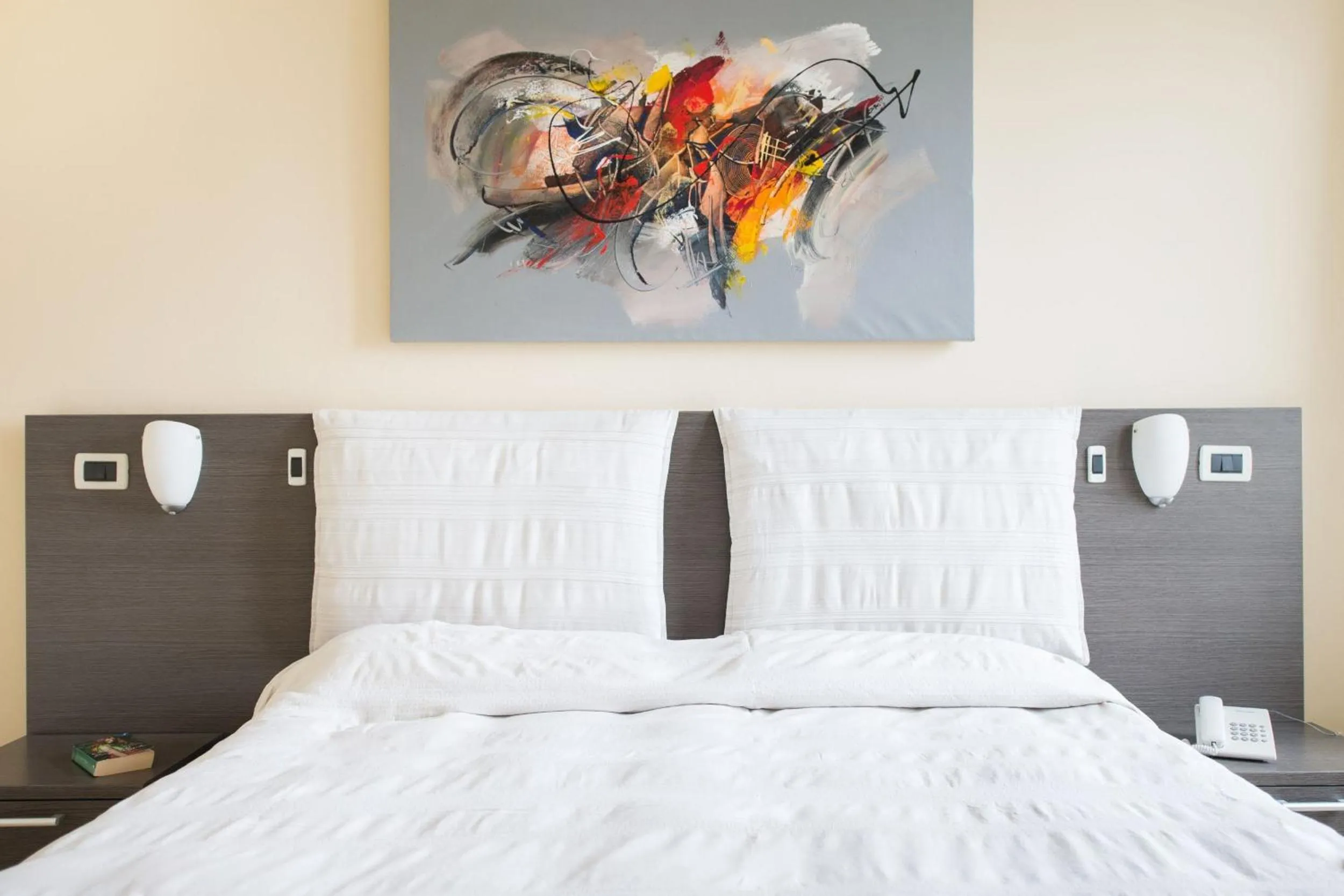 Bedroom, Bed in Residence Colombo