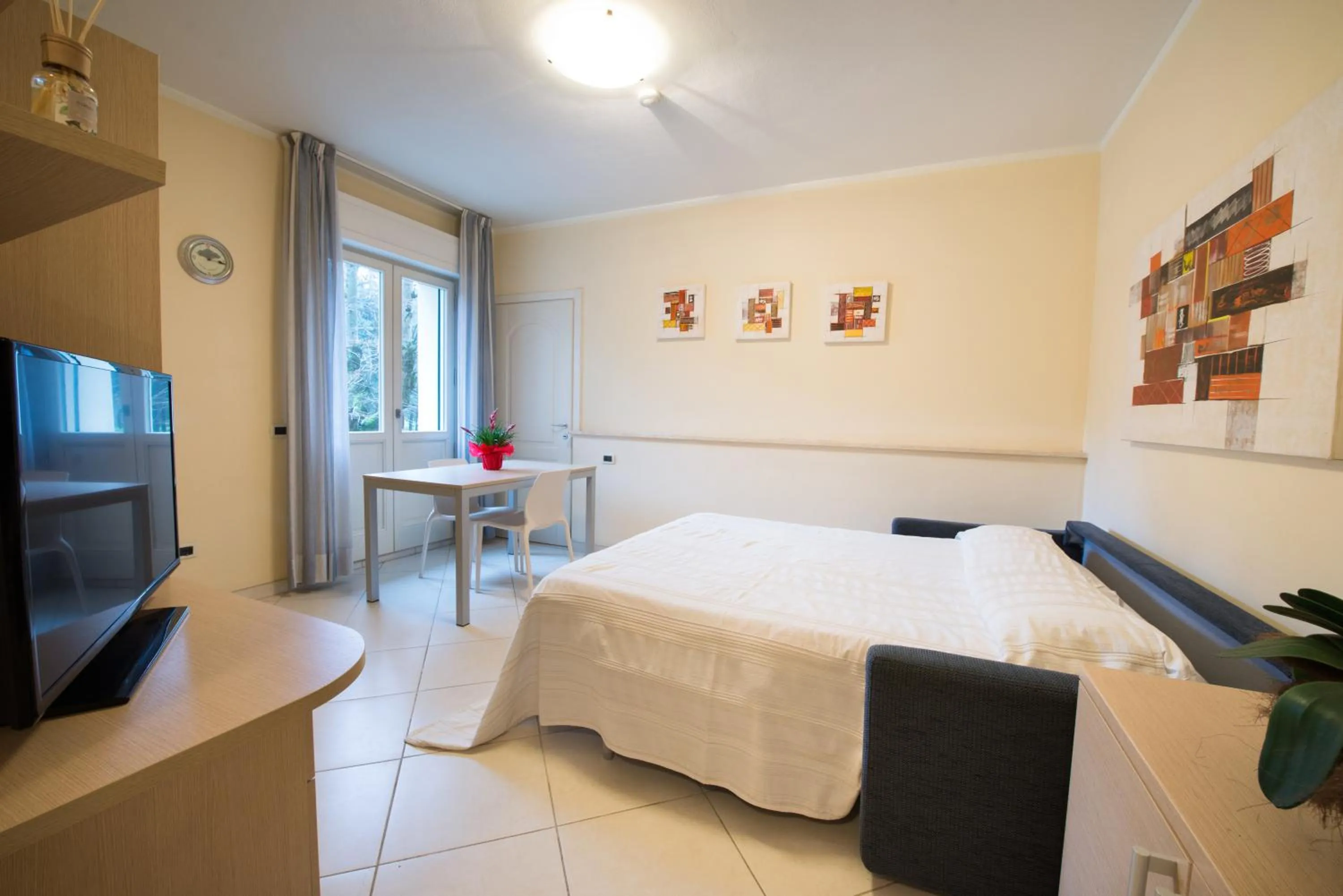 Seating area, Bed in Residence Colombo