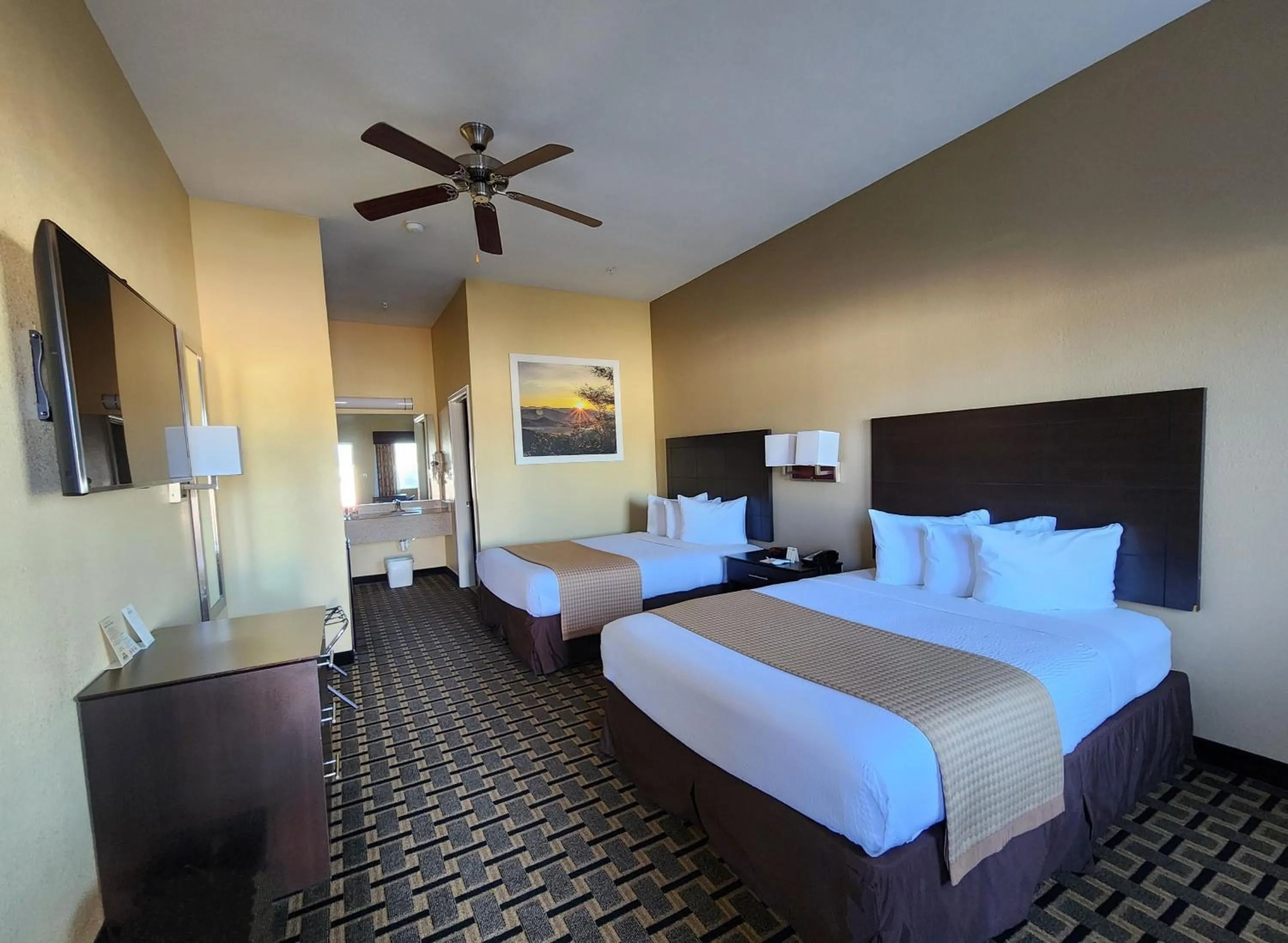 Bedroom, Bed in Days Inn by Wyndham Baytown East