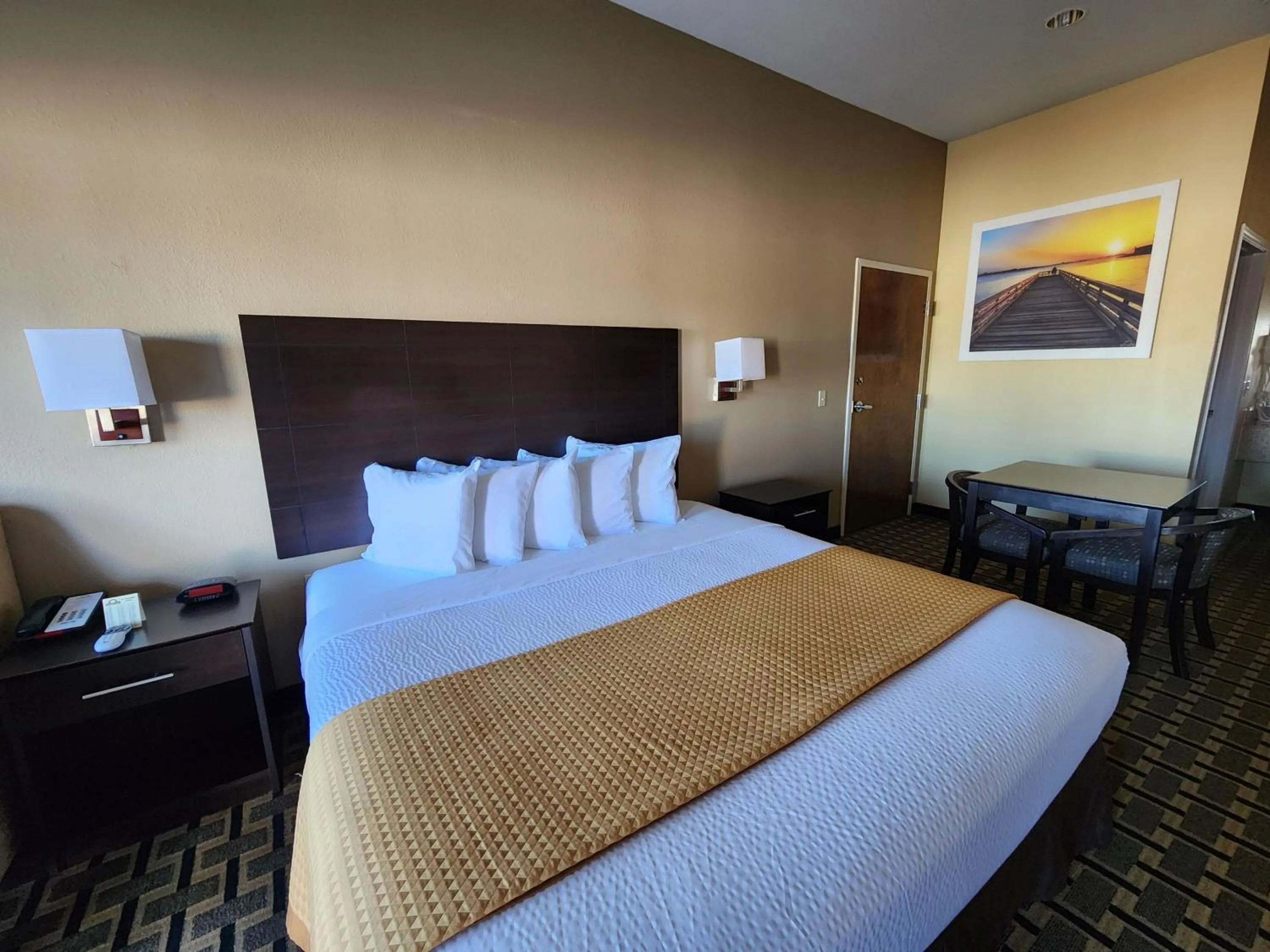 Bedroom, Bed in Days Inn by Wyndham Baytown East