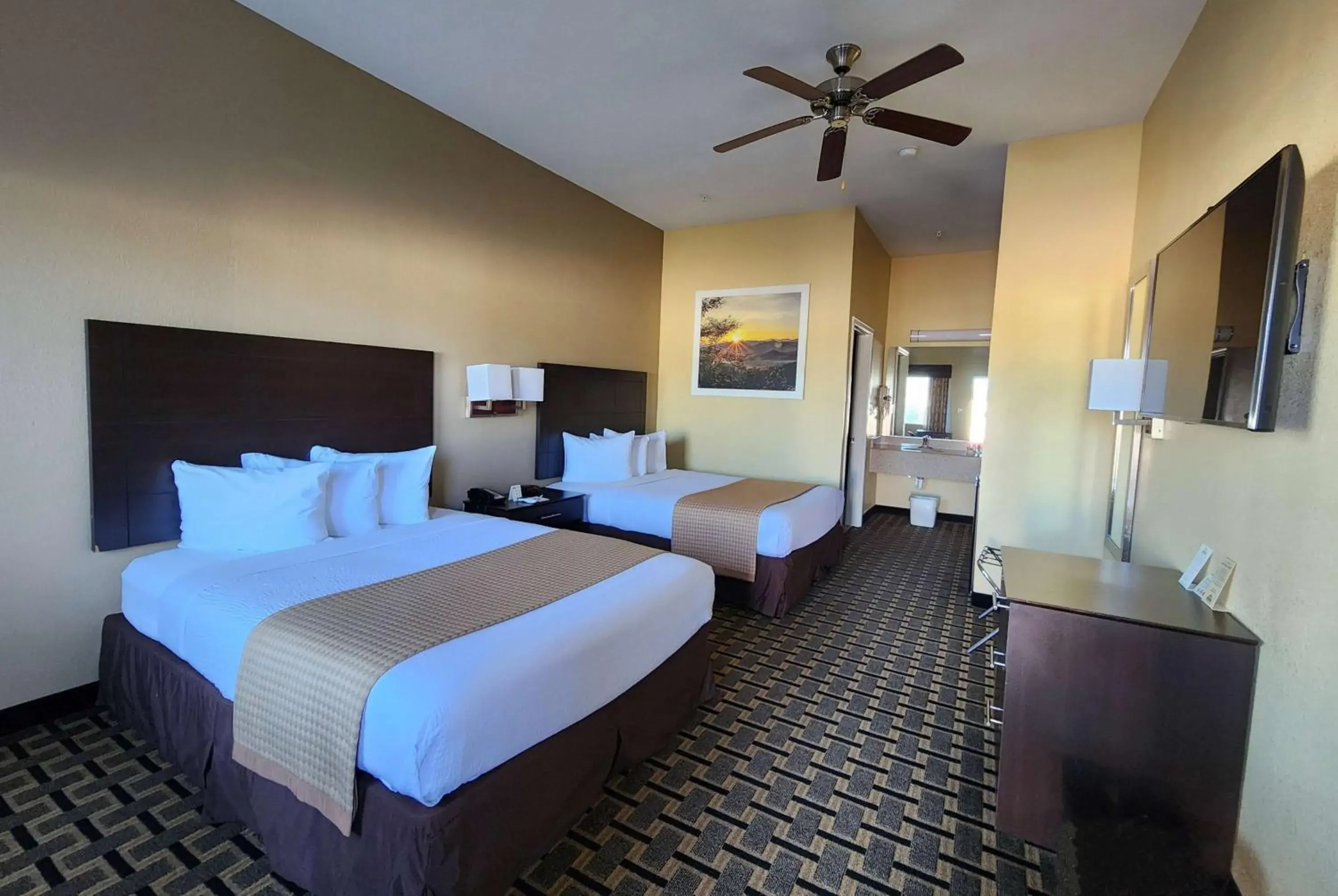 Photo of the whole room, Bed in Days Inn by Wyndham Baytown East Photo of the whole room, Bed in Days Inn by Wyndham Baytown East