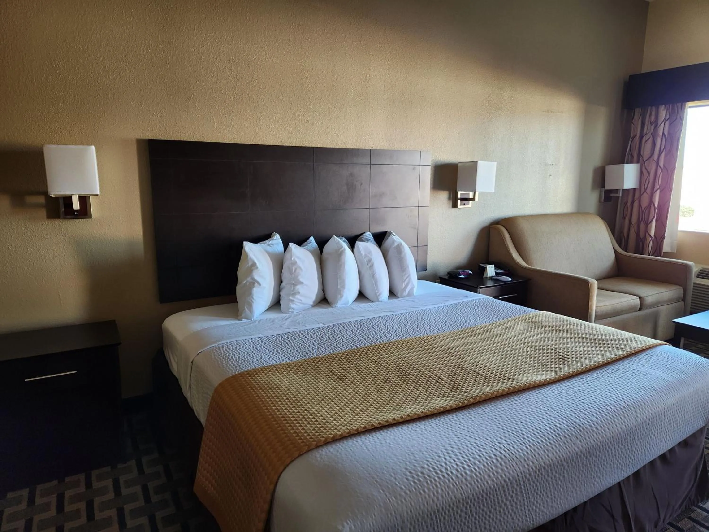 Bedroom, Bed in Days Inn by Wyndham Baytown East