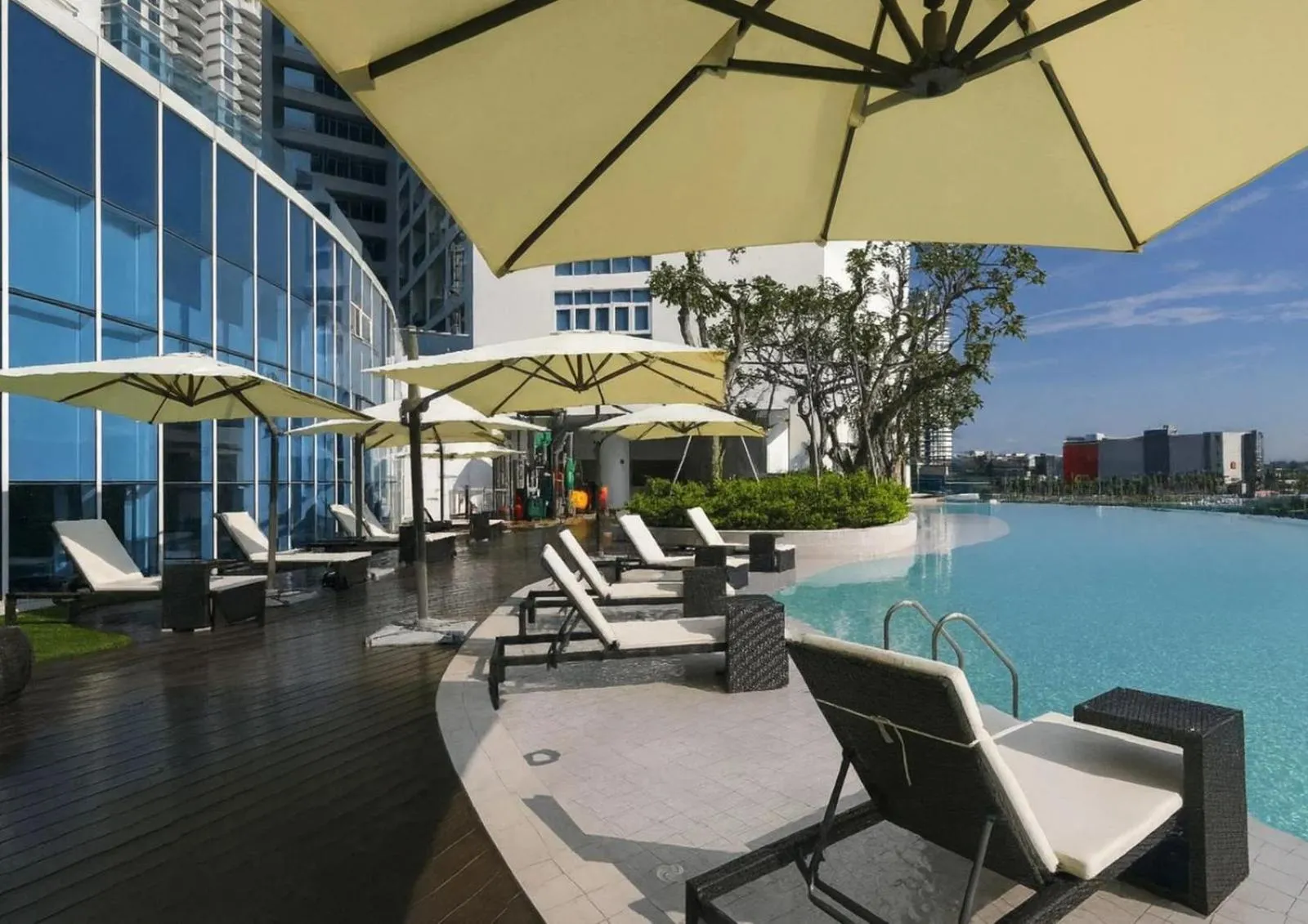 UH FLAT HOTELS & RESORTS Pinetree