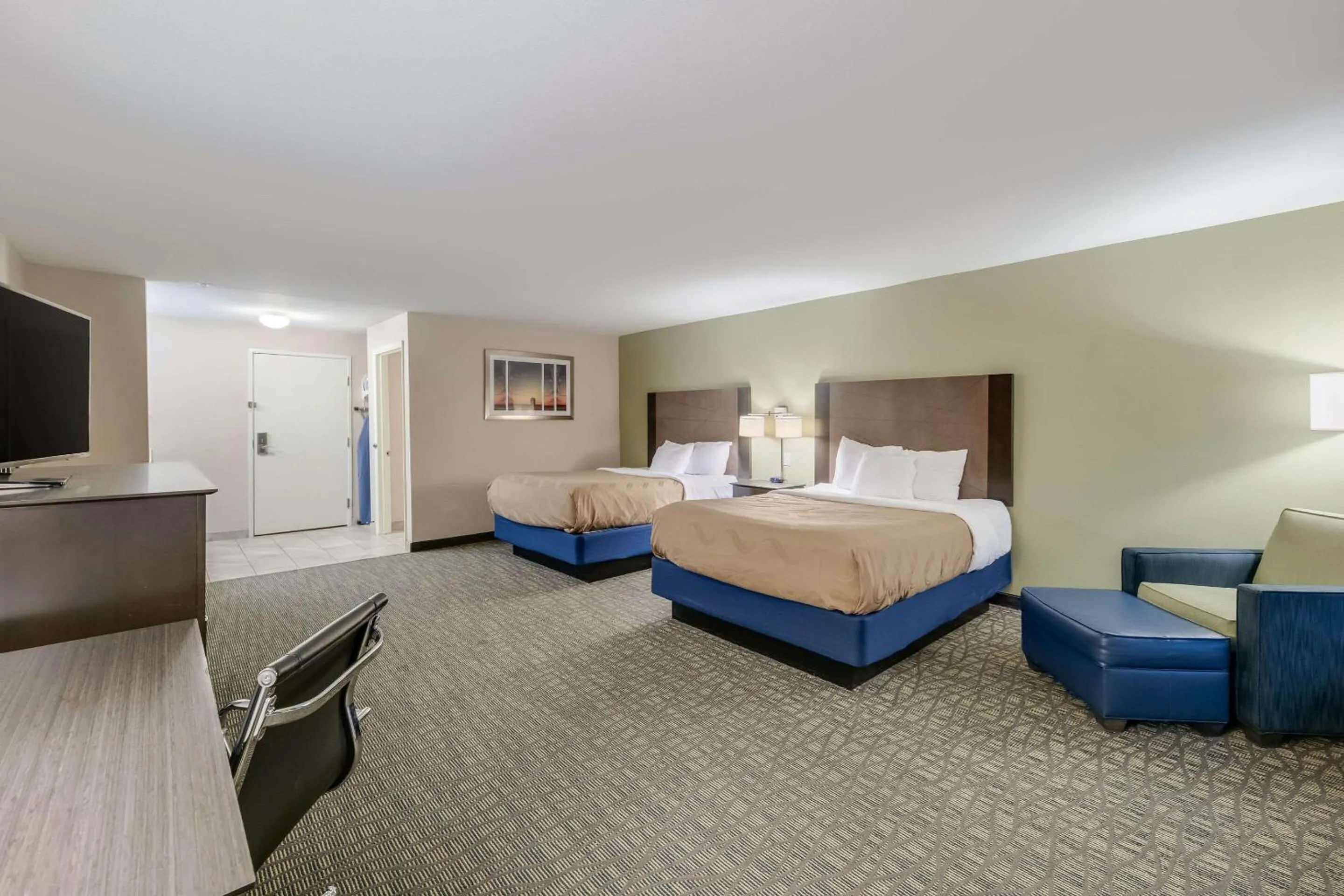 Photo of the whole room, Bed in Quality Inn & Suites Ardmore