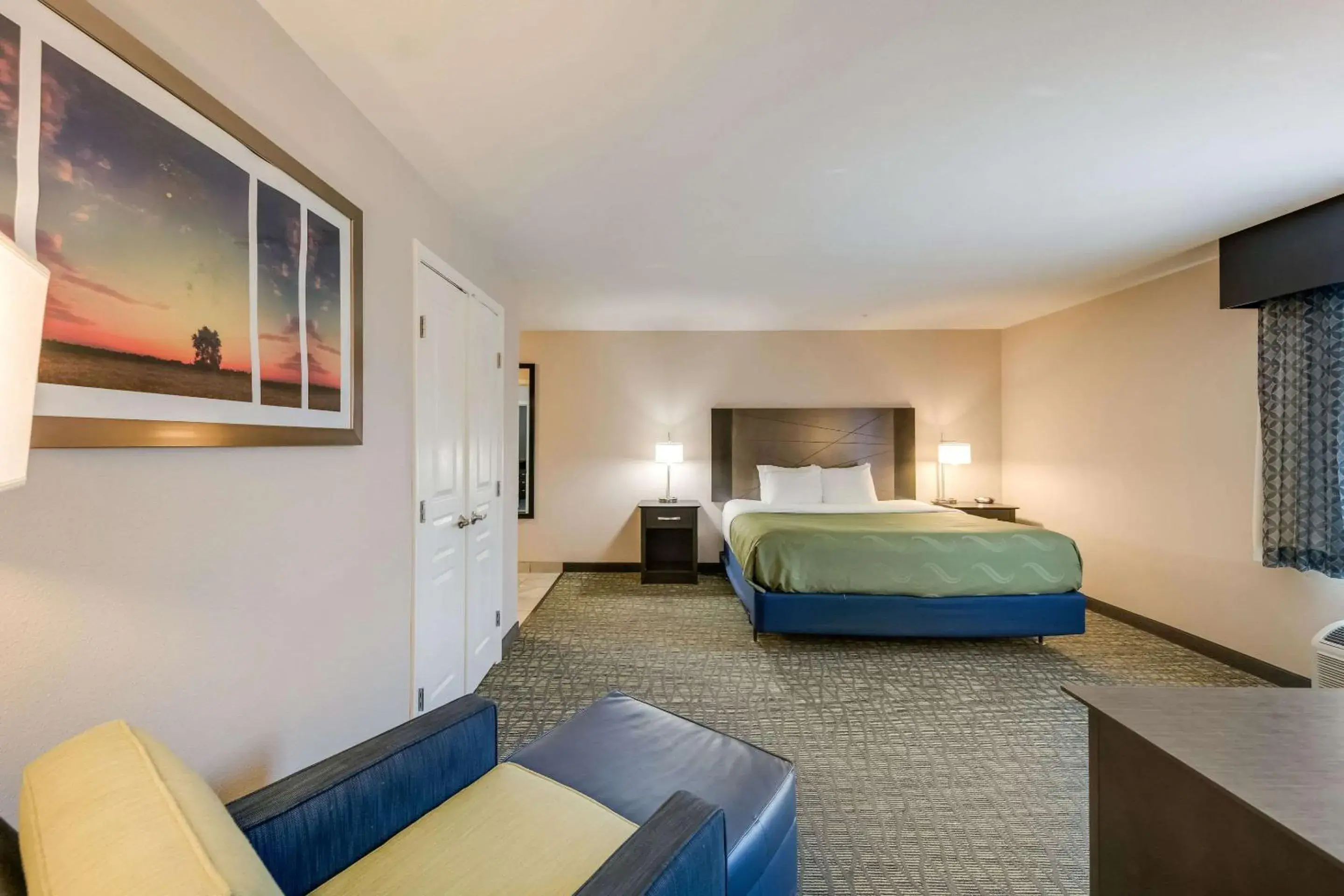 Photo of the whole room, Bed in Quality Inn & Suites Ardmore Photo of the whole room, Bed in Quality Inn & Suites Ardmore