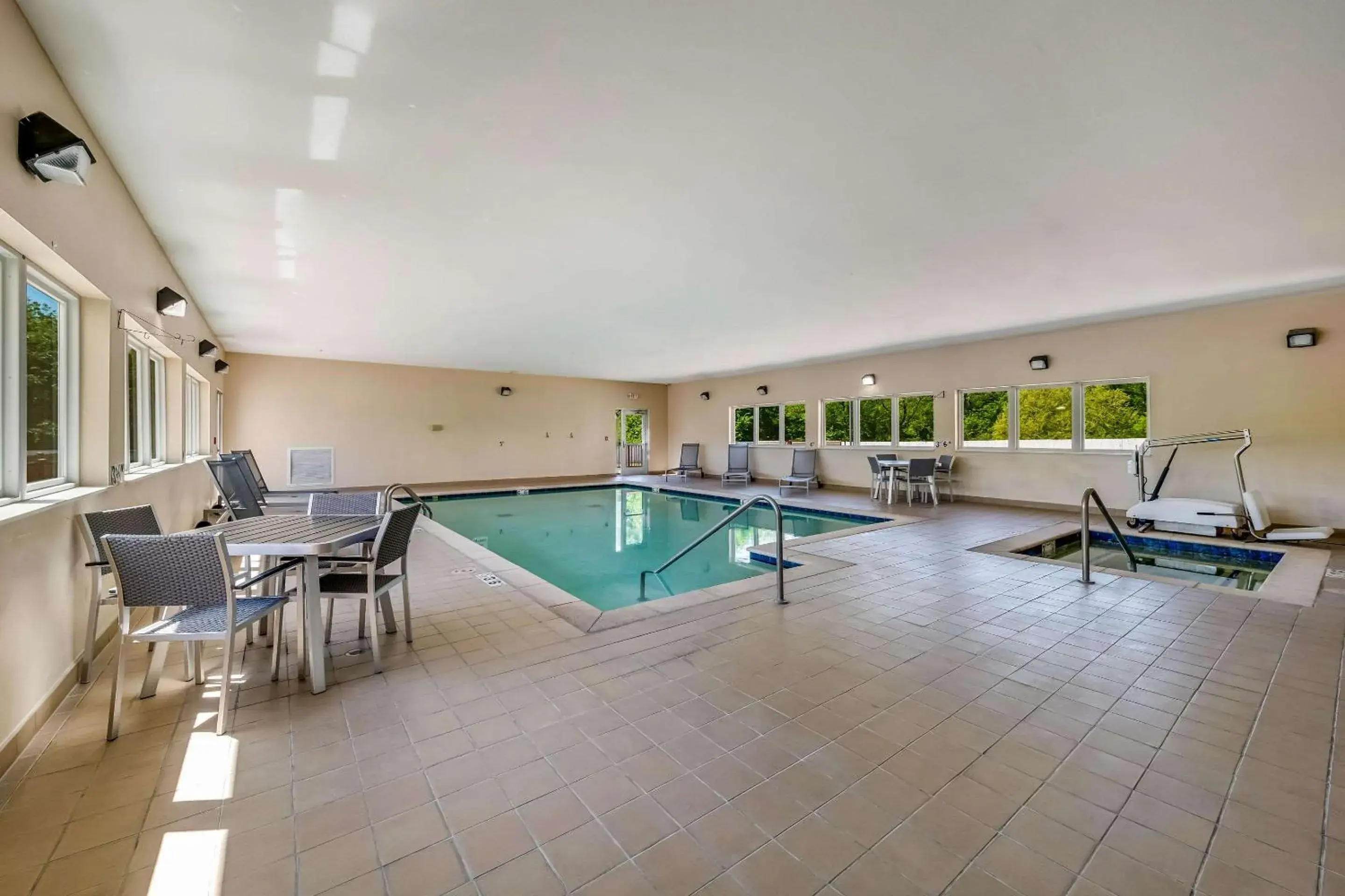 Pool view in Quality Inn & Suites Ardmore Pool view in Quality Inn & Suites Ardmore