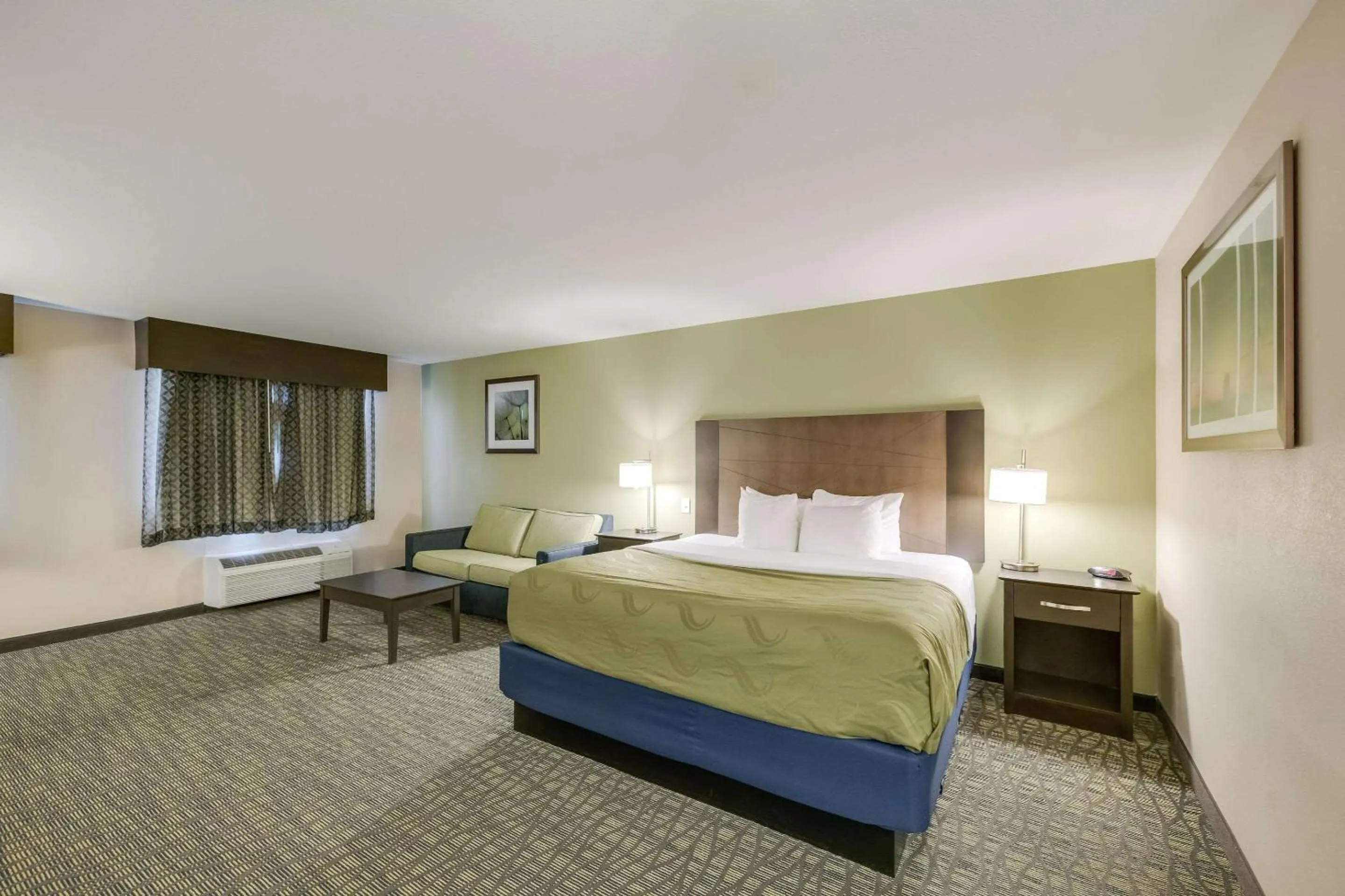 Photo of the whole room, Bed in Quality Inn & Suites Ardmore