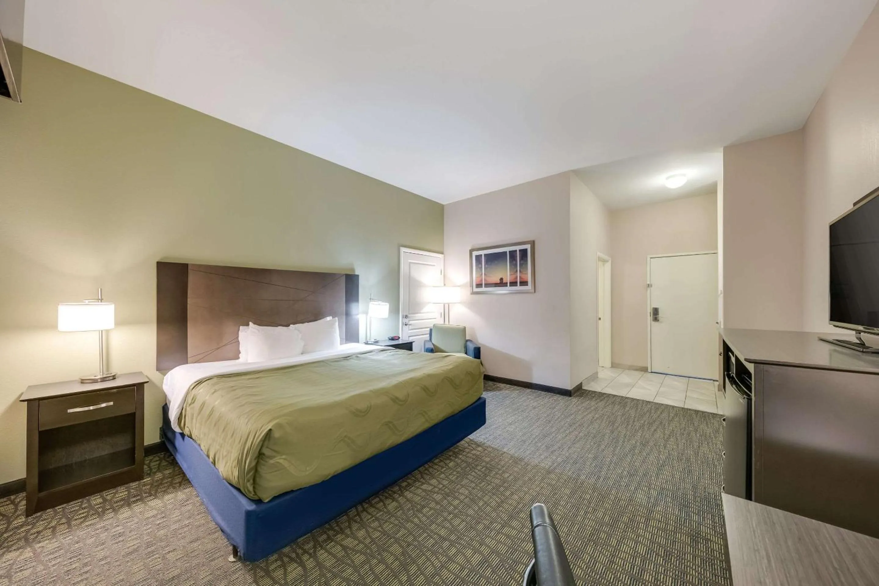 Bedroom, Bed in Quality Inn &amp; Suites Ardmore