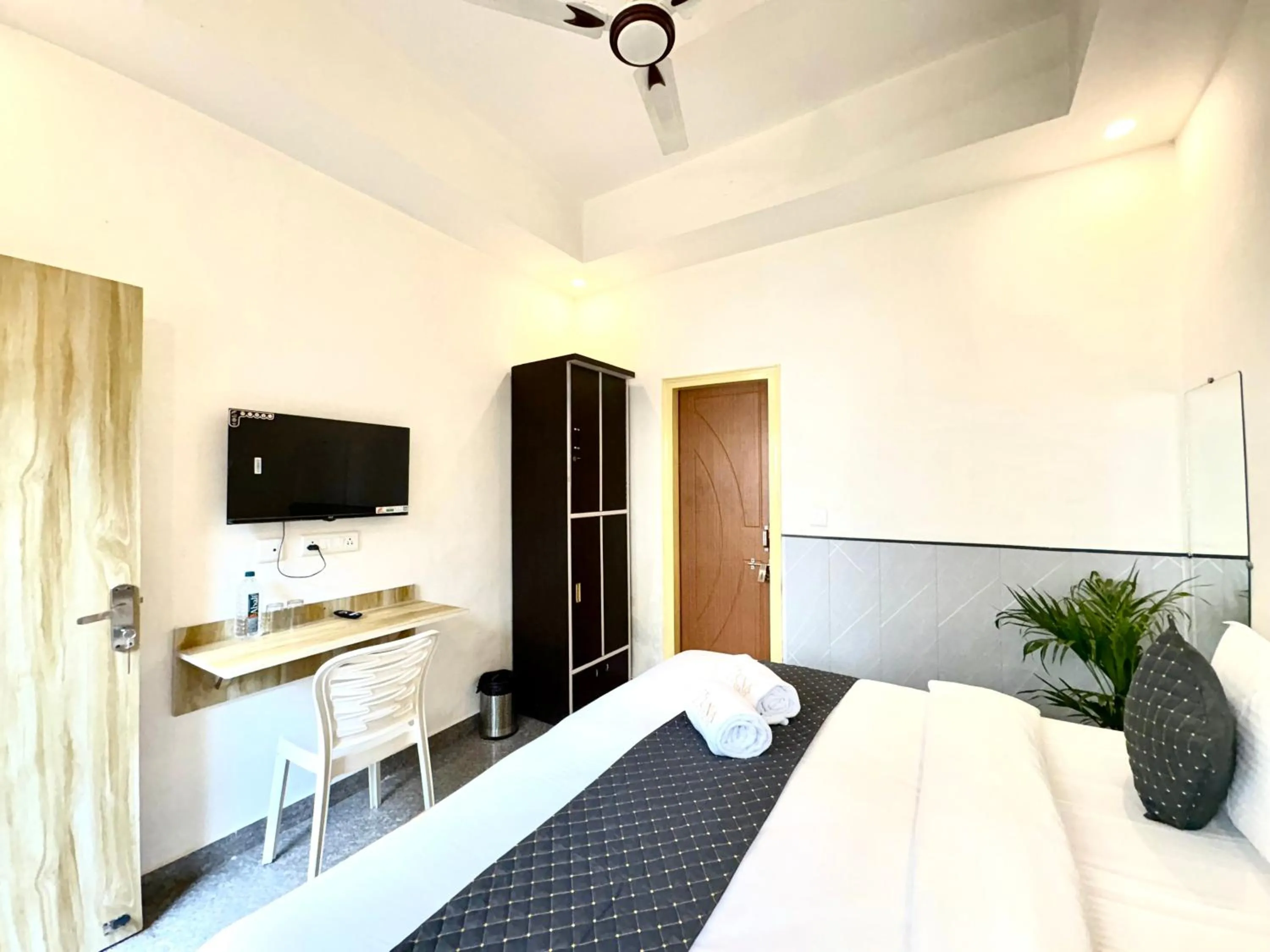 Bed in Zuna Stayz Tapovan Rishikesh