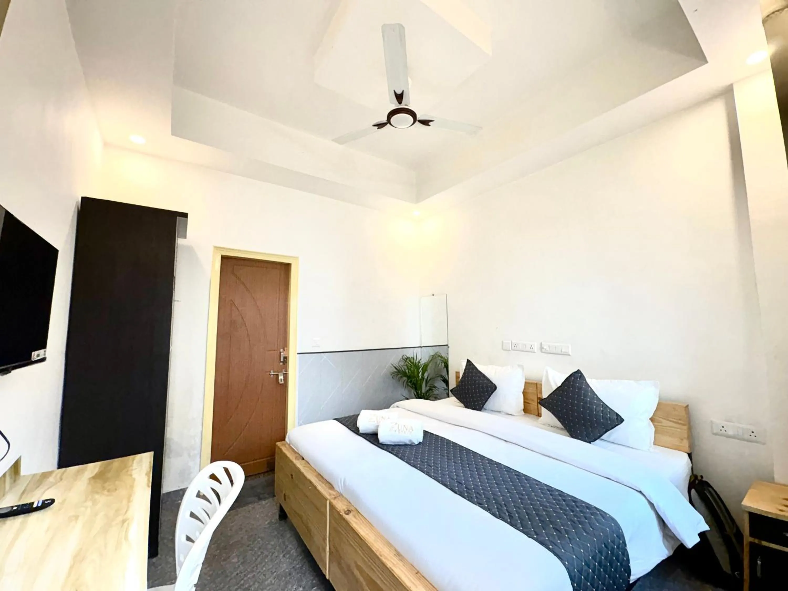 View (from property/room), Bed in Zuna Stayz Tapovan Rishikesh