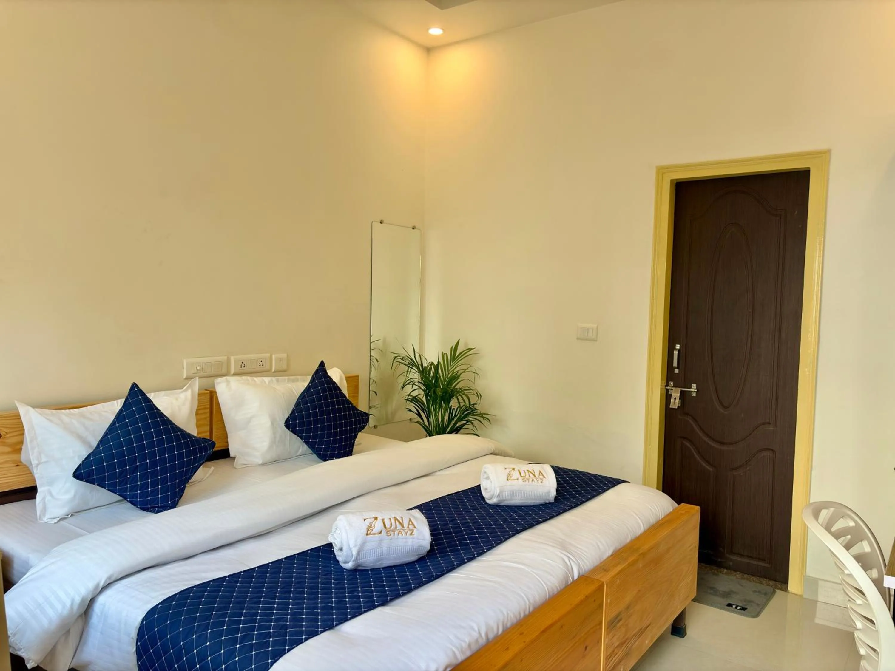 Bed in Zuna Stayz Tapovan Rishikesh