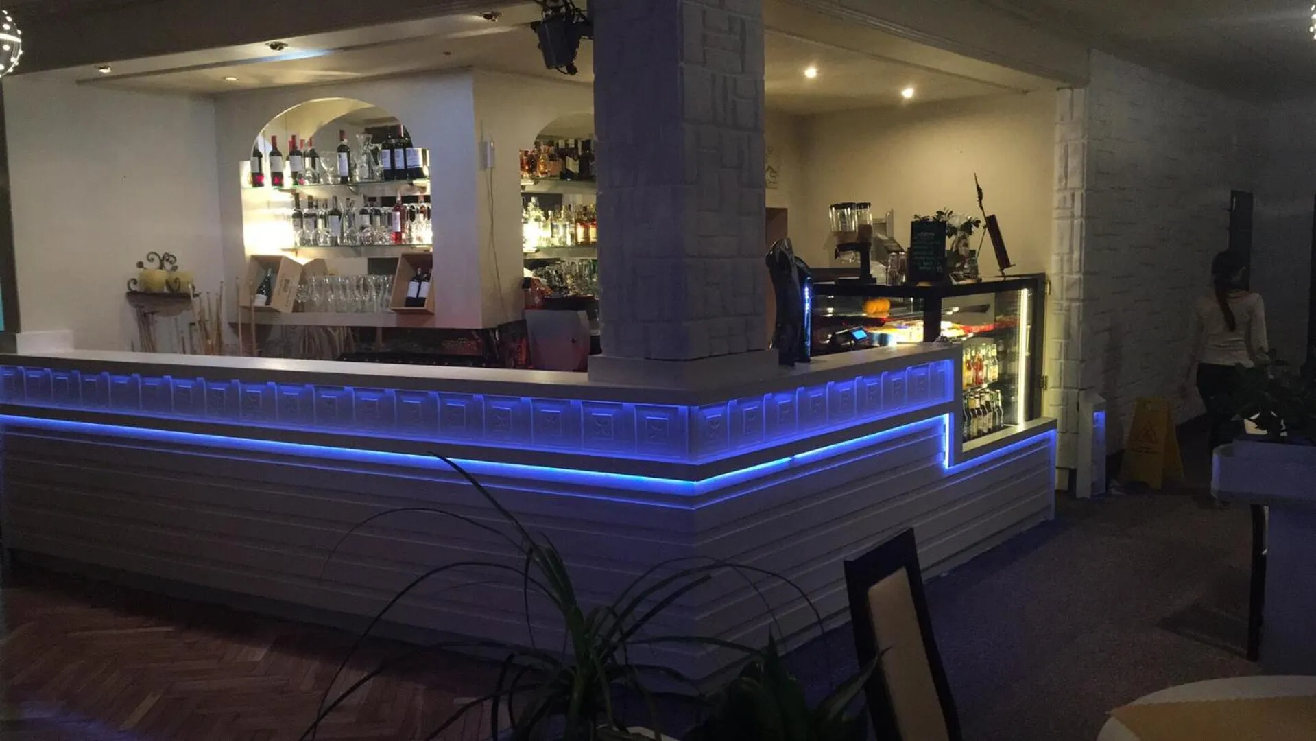 Restaurant/places to eat in Hotel Mis