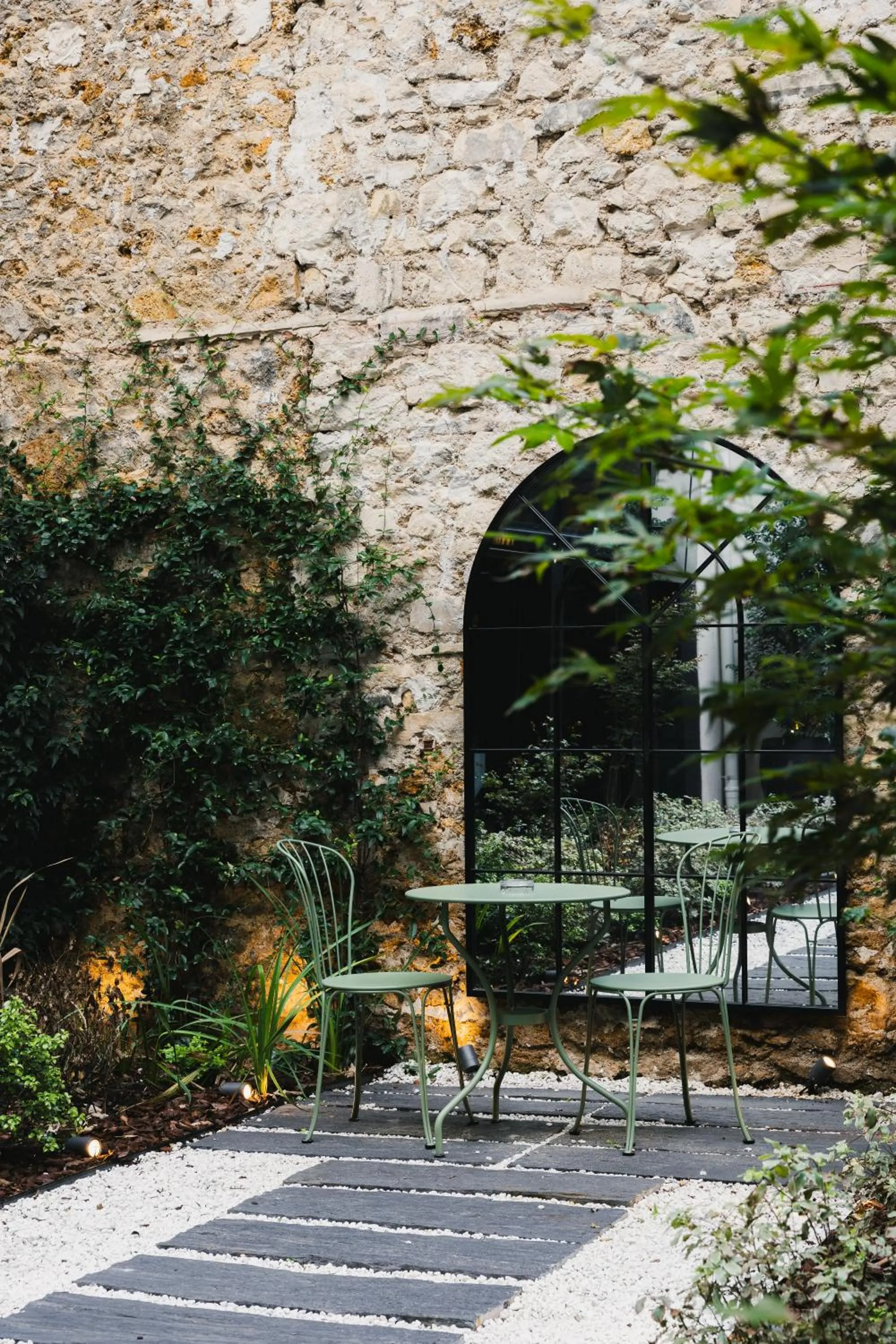Patio in Hôtel Opéra Liège