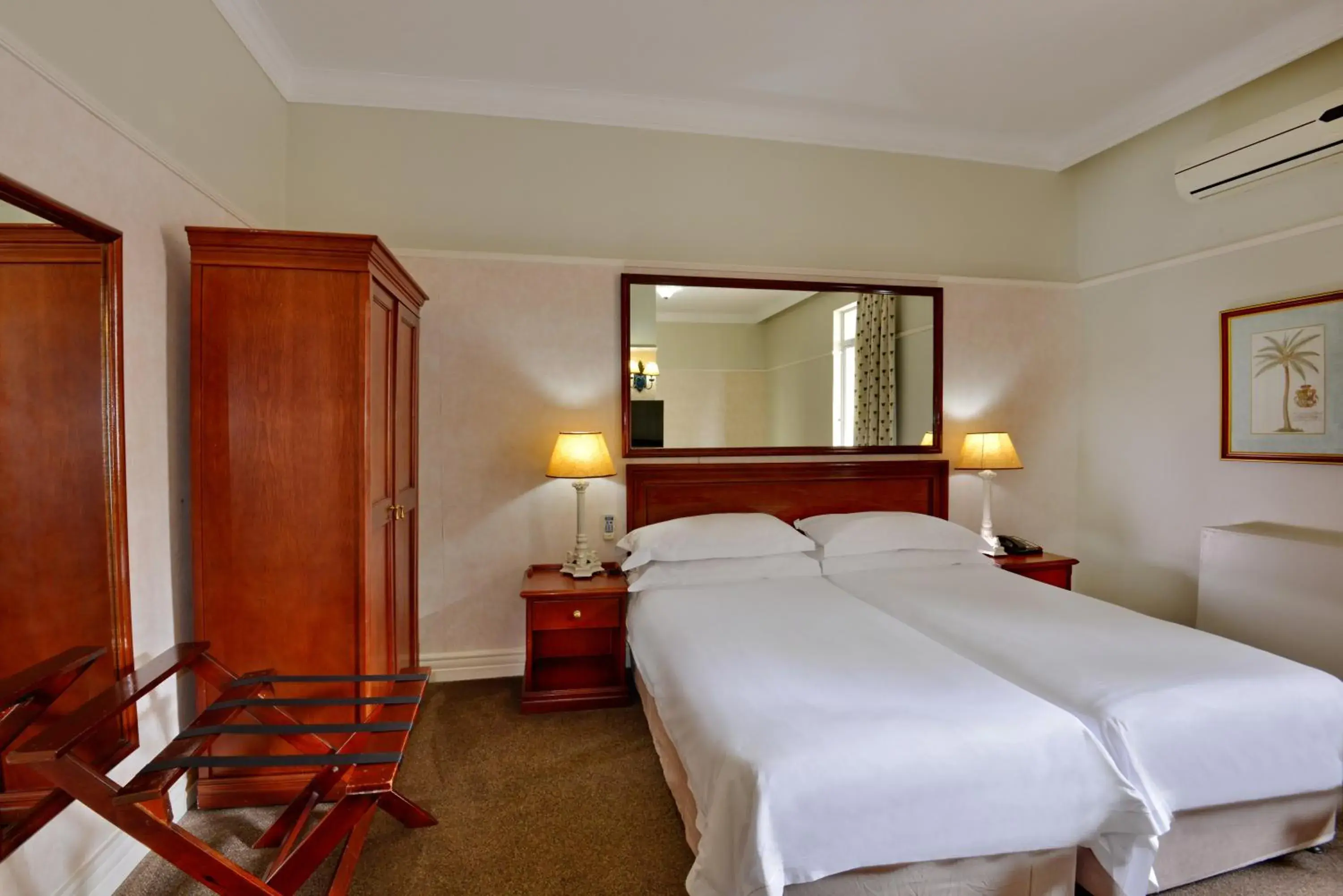 Photo of the whole room, Bed in The Balmoral - Halaal Photo of the whole room, Bed in The Balmoral - Halaal