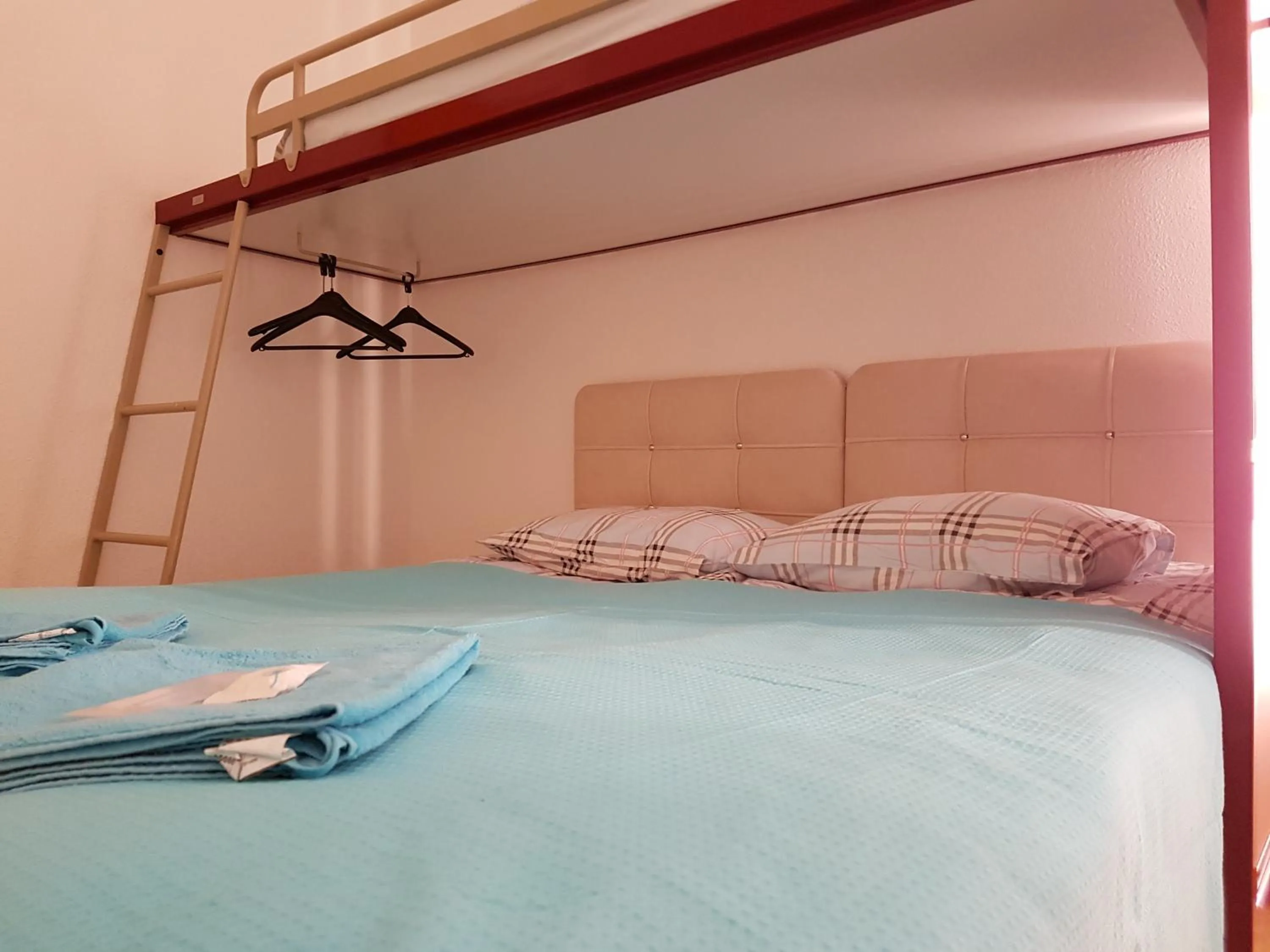 Decorative detail in Hôtel Holiday Lyon Est