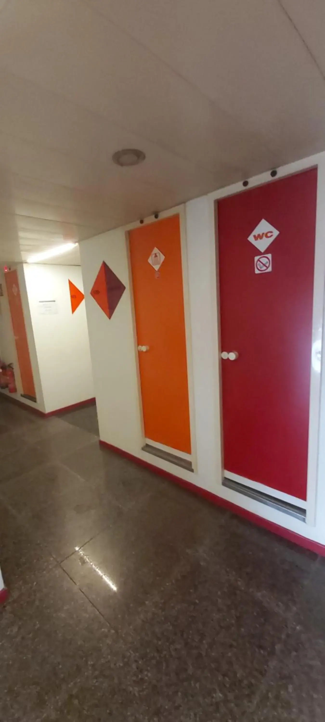 Double Room - Disability Access in Hôtel Holiday Lyon Est Double Room - Disability Access in Hôtel Holiday Lyon Est