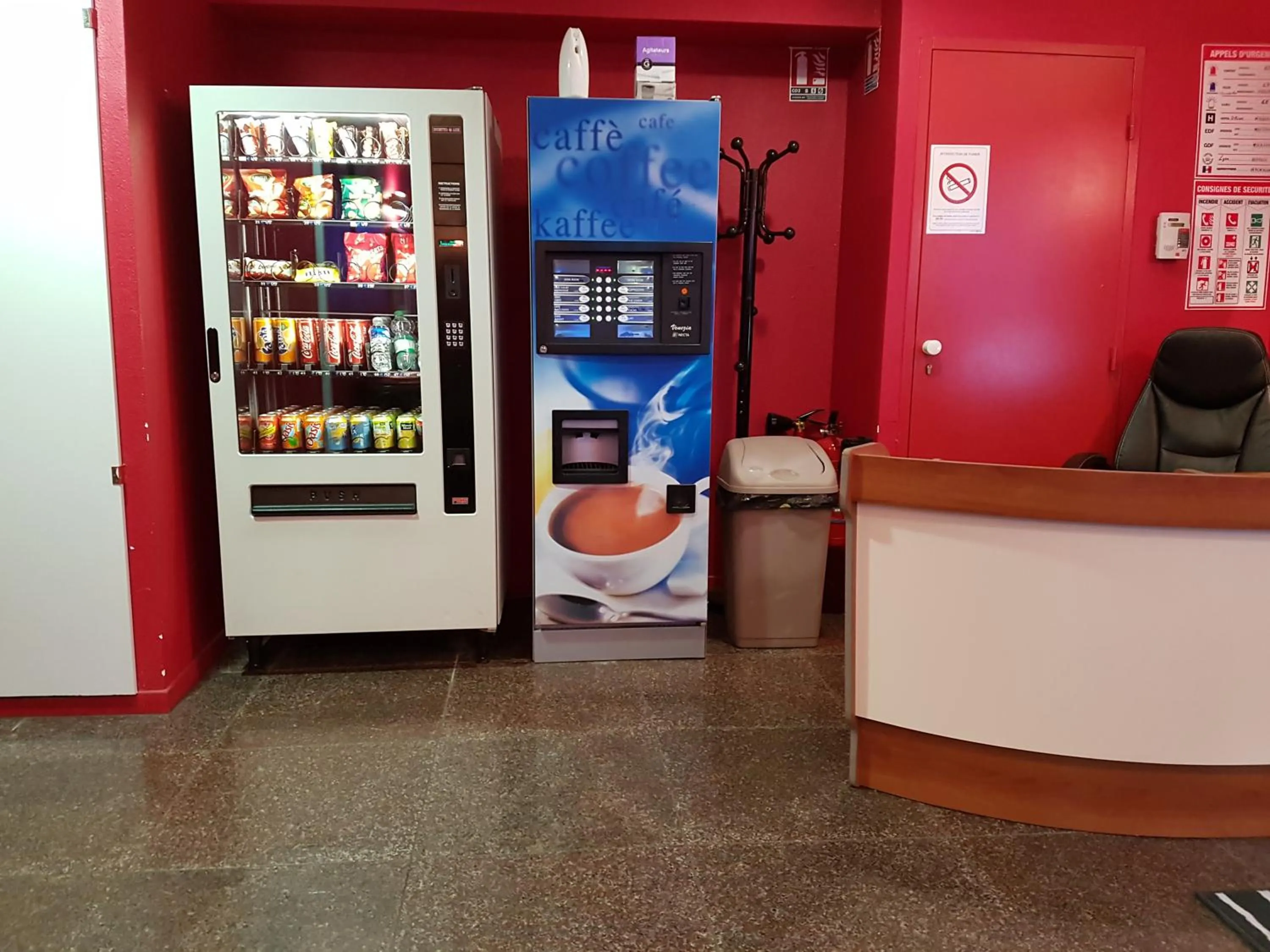 Food and drinks in Hôtel Holiday Lyon Est