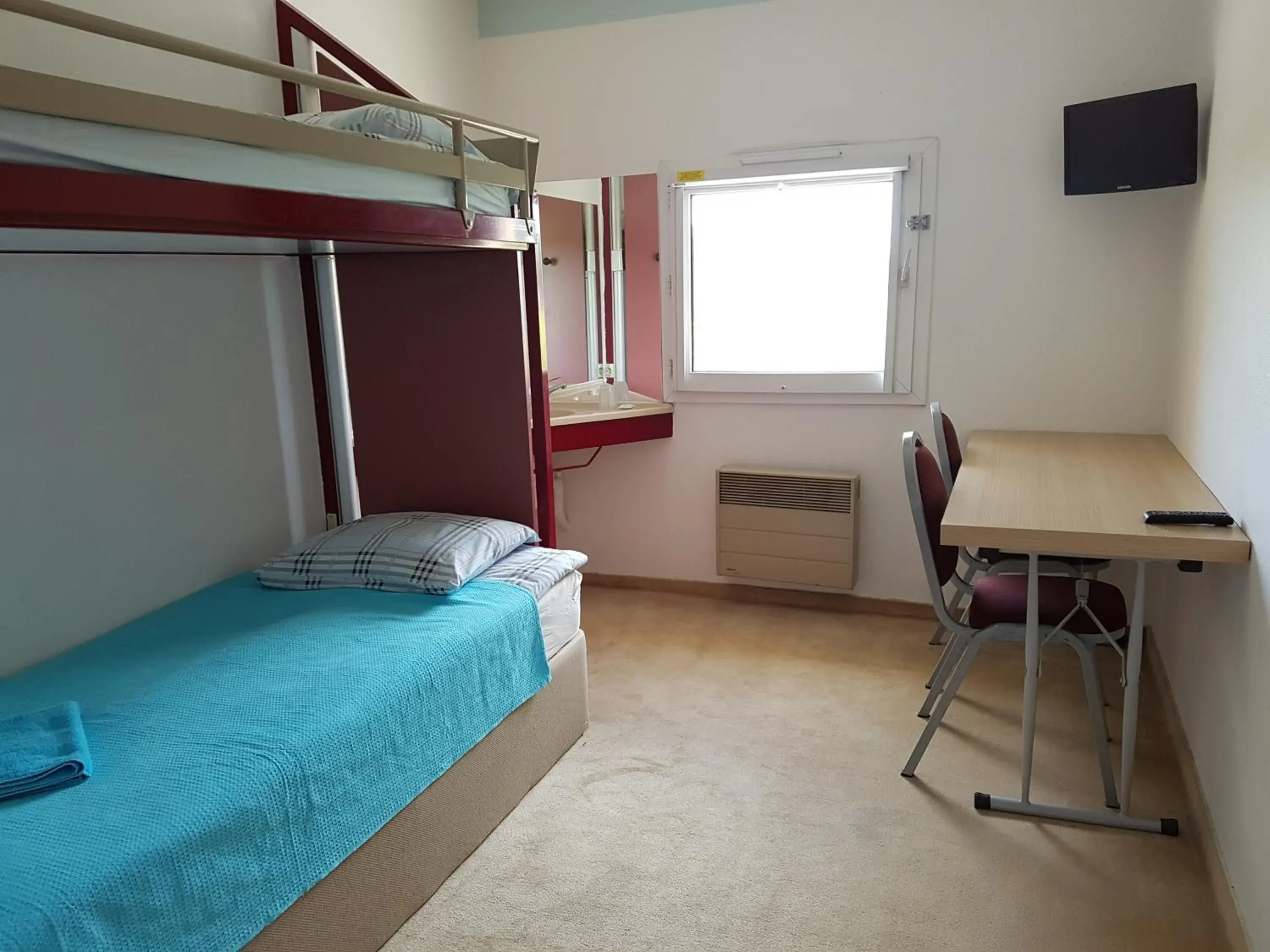 Standard Double Room with Shared Bathroom in Hôtel Holiday Lyon Est Standard Double Room with Shared Bathroom in Hôtel Holiday Lyon Est