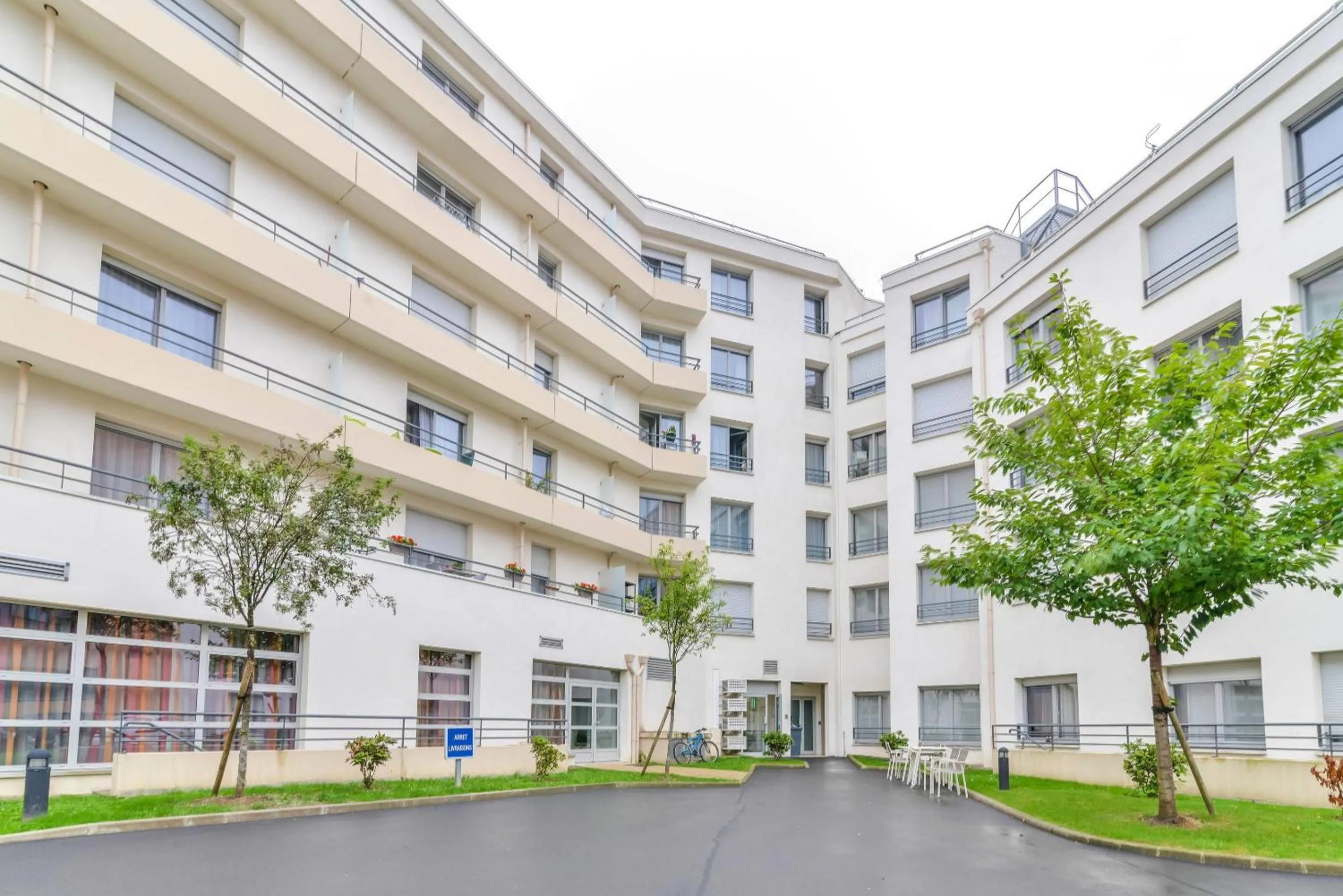 Property building in Quality Aparthotel Valenciennes