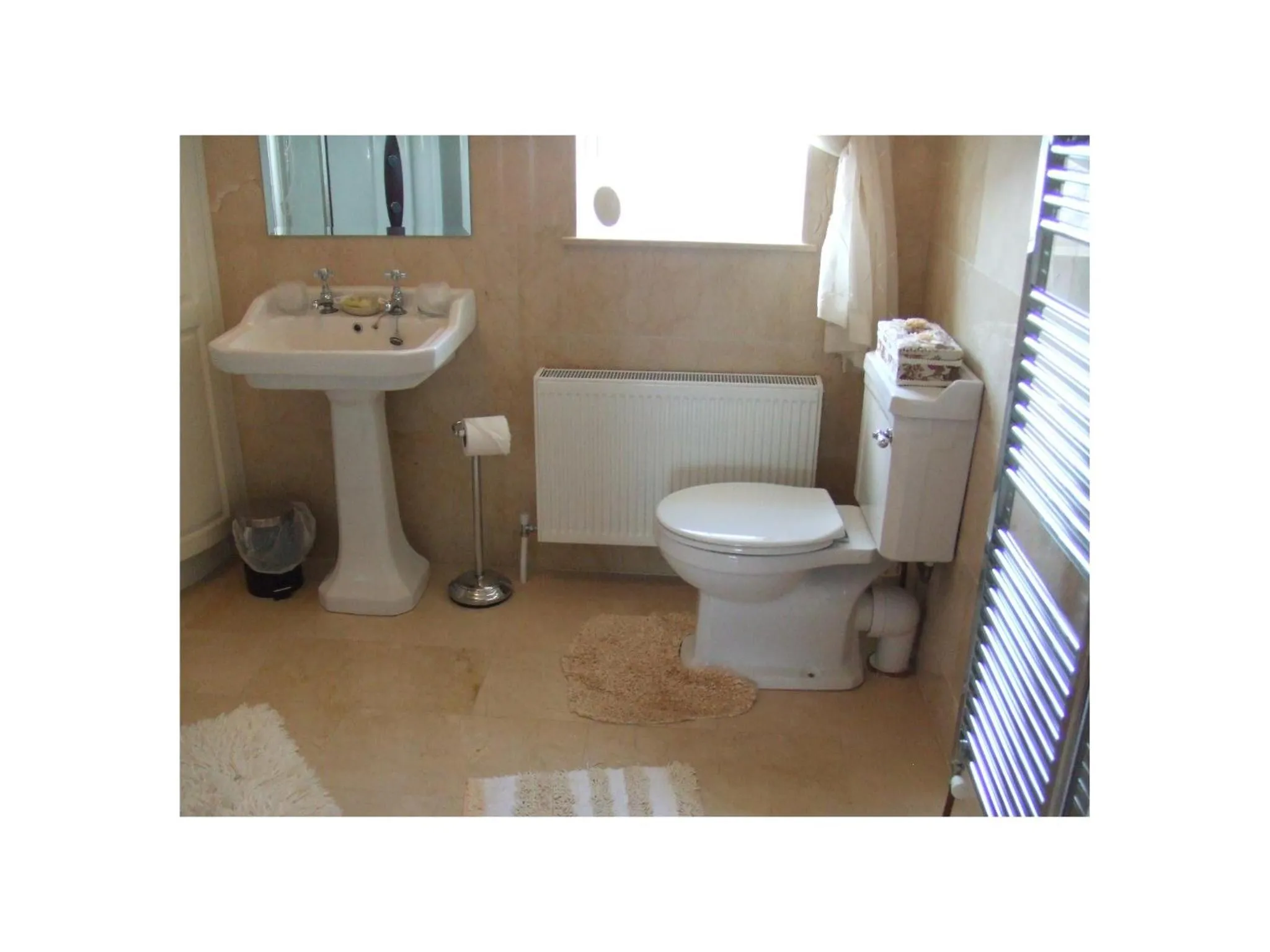 Bathroom in Ambrose Mews B&B