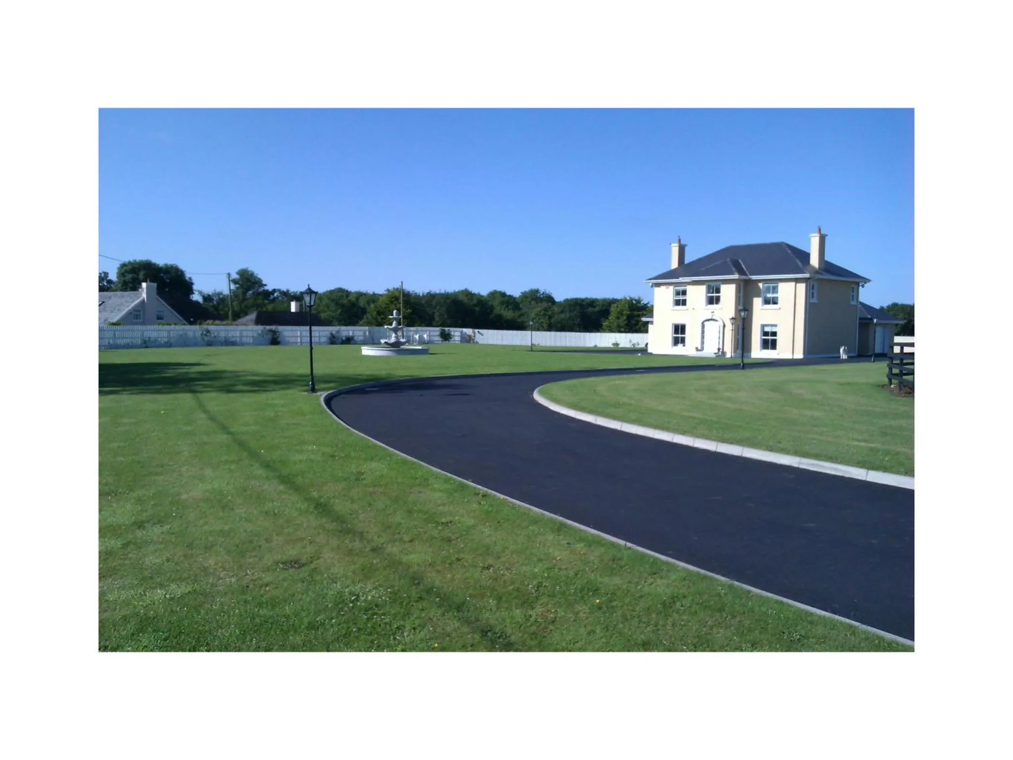 Facade/entrance in Ambrose Mews B&B