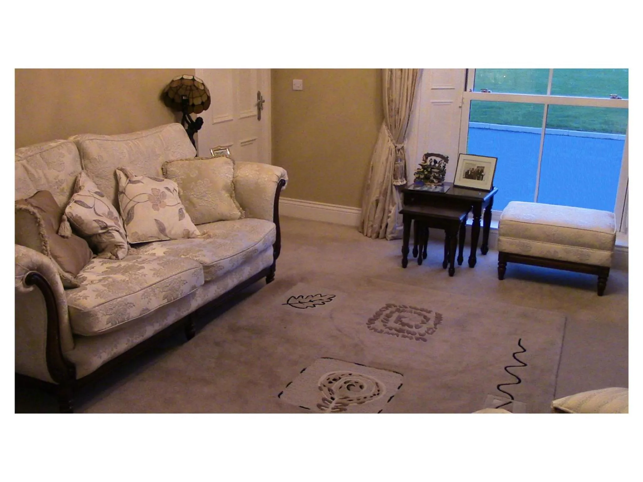 Communal lounge/ TV room in Ambrose Mews B&B