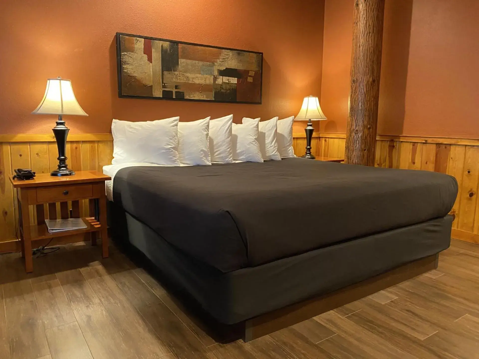 King Room in Timberline Lodge - Arnold - Bear Valley - Murphys King Room in Timberline Lodge - Arnold - Bear Valley - Murphys