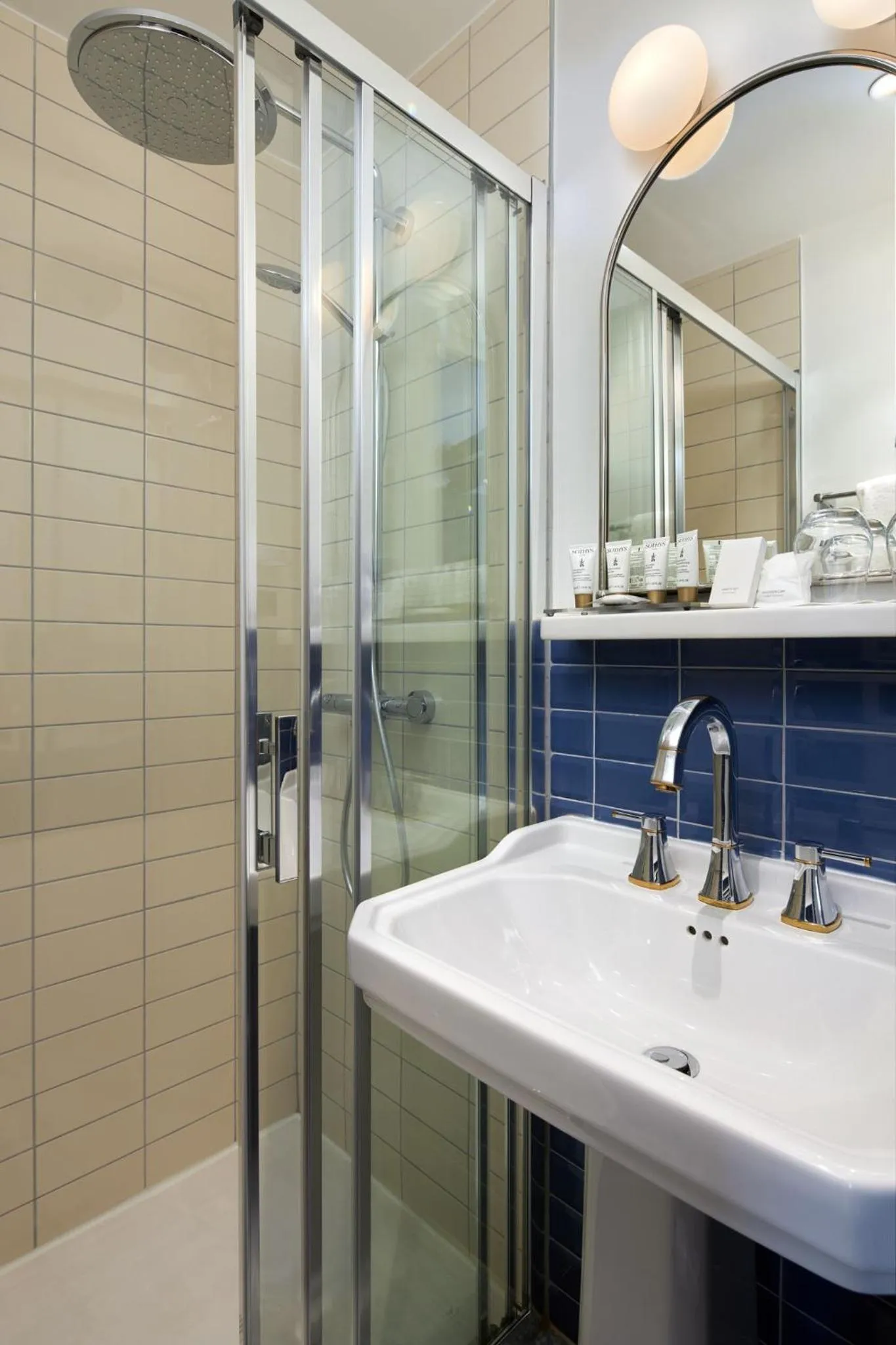 Shower in Hotel Villa Romantic & Spa