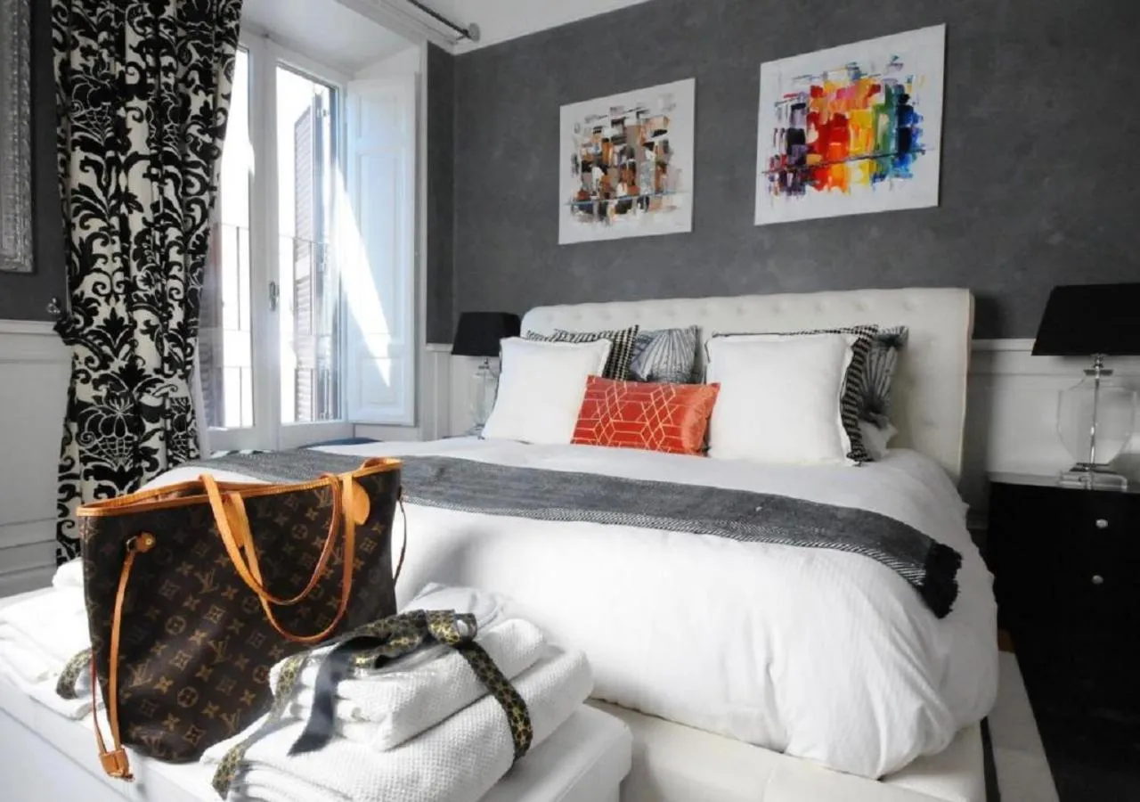 Bed in Royal Suite Trinità Dei Monti