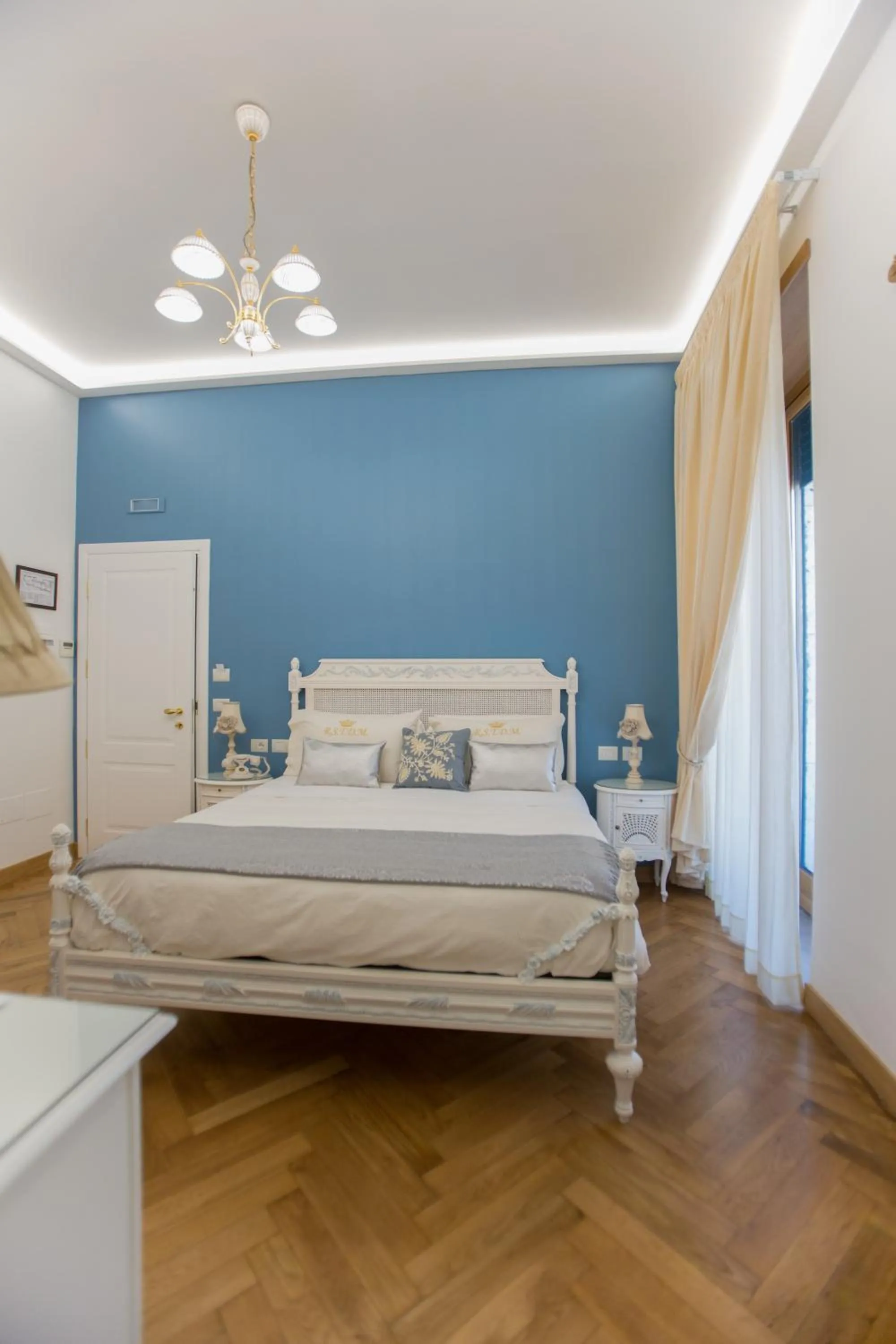 Photo of the whole room, Bed in Royal Suite Trinità Dei Monti