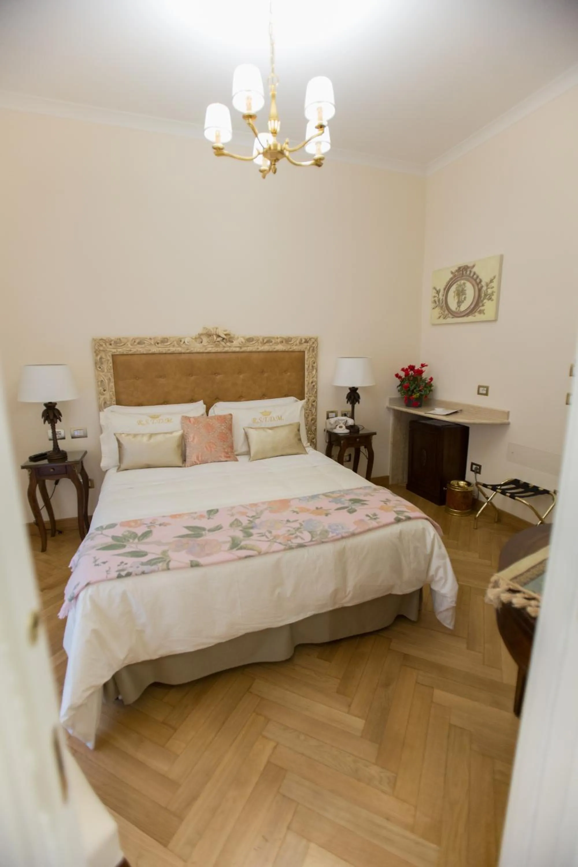 Photo of the whole room, Bed in Royal Suite Trinità Dei Monti