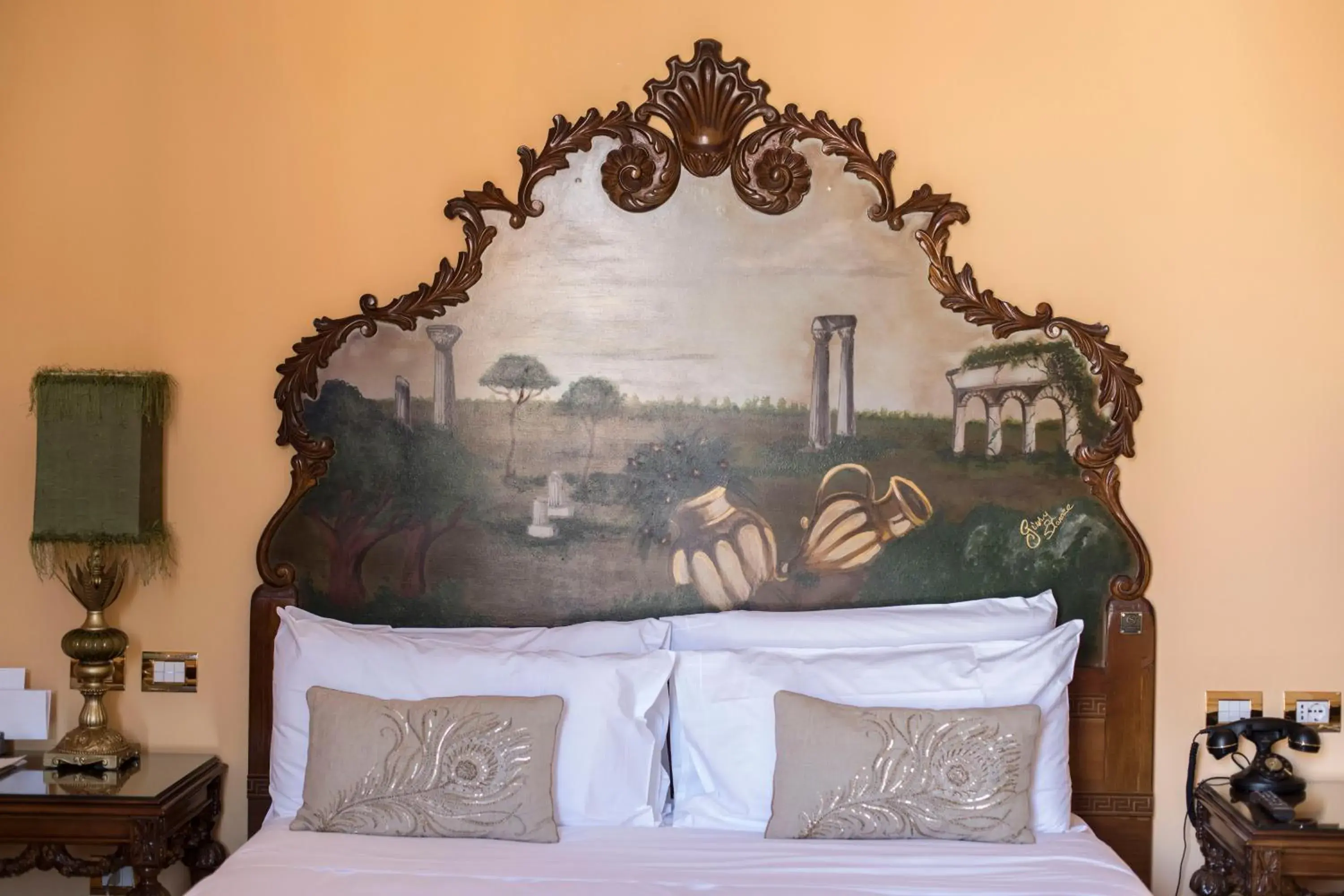 Bed in Royal Suite Trinità Dei Monti Bed in Royal Suite Trinità Dei Monti