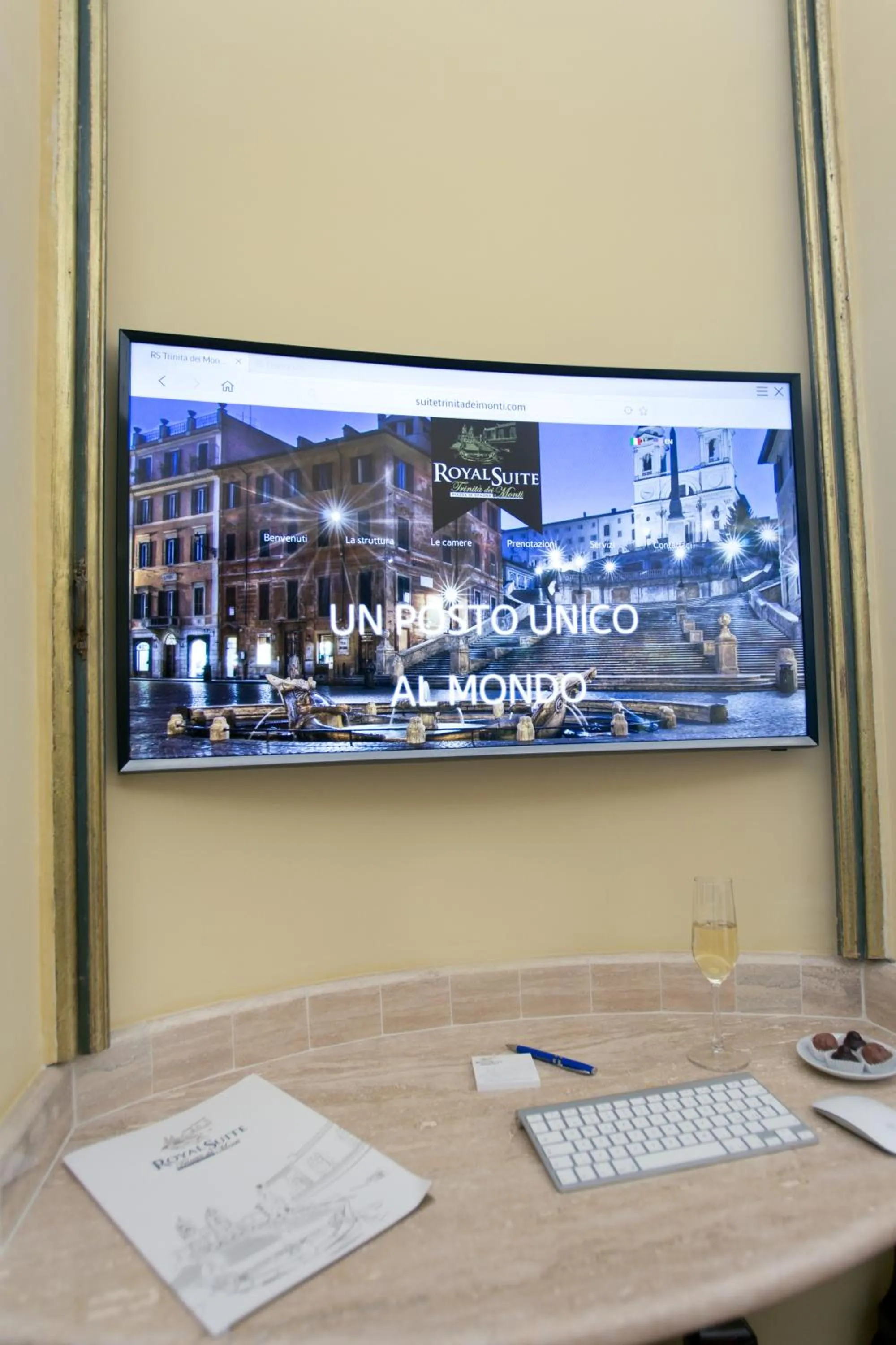TV and multimedia in Royal Suite Trinità Dei Monti