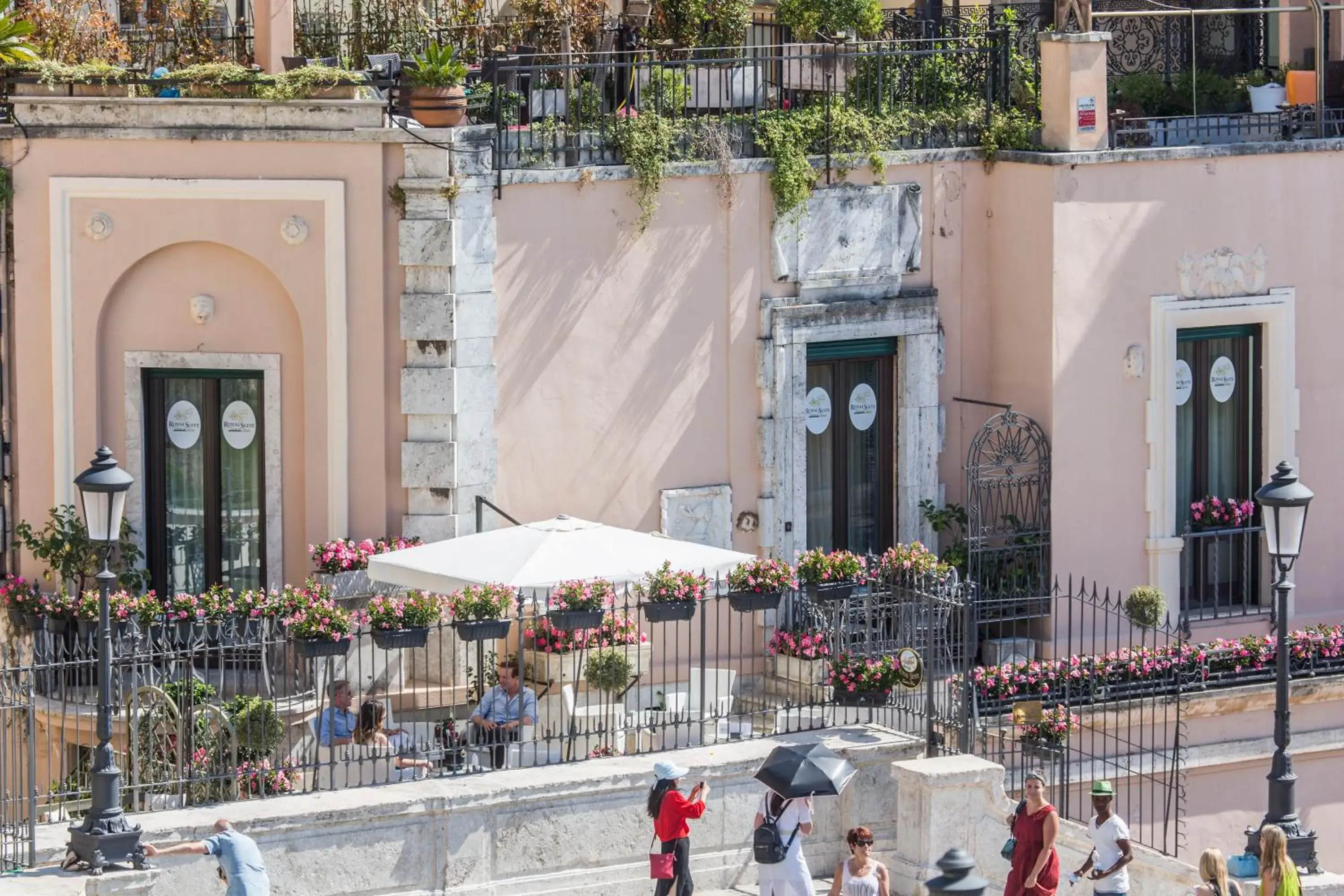 Facade/entrance in Royal Suite Trinità Dei Monti Facade/entrance in Royal Suite Trinità Dei Monti
