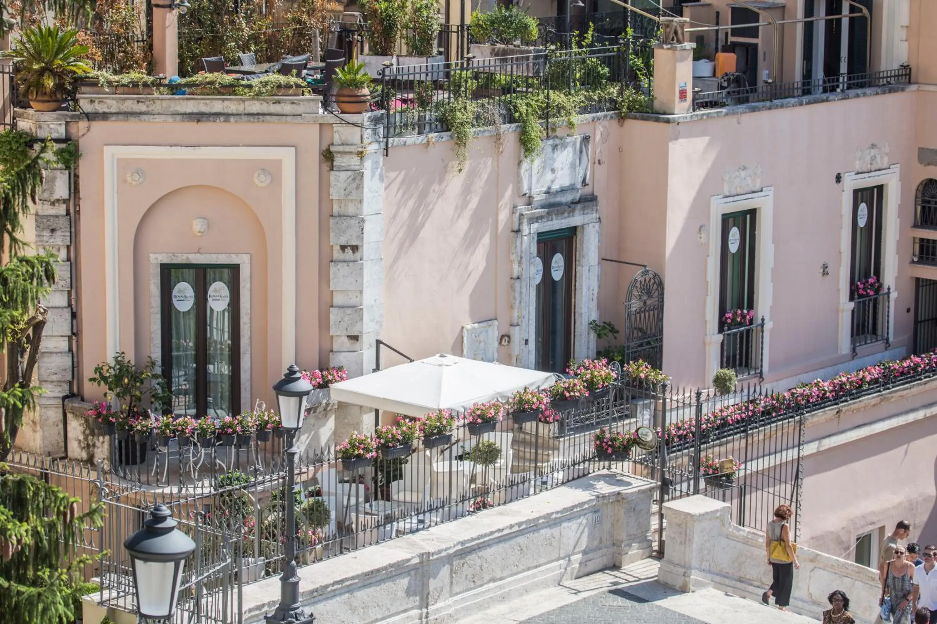 Facade/entrance in Royal Suite Trinità Dei Monti Facade/entrance in Royal Suite Trinità Dei Monti