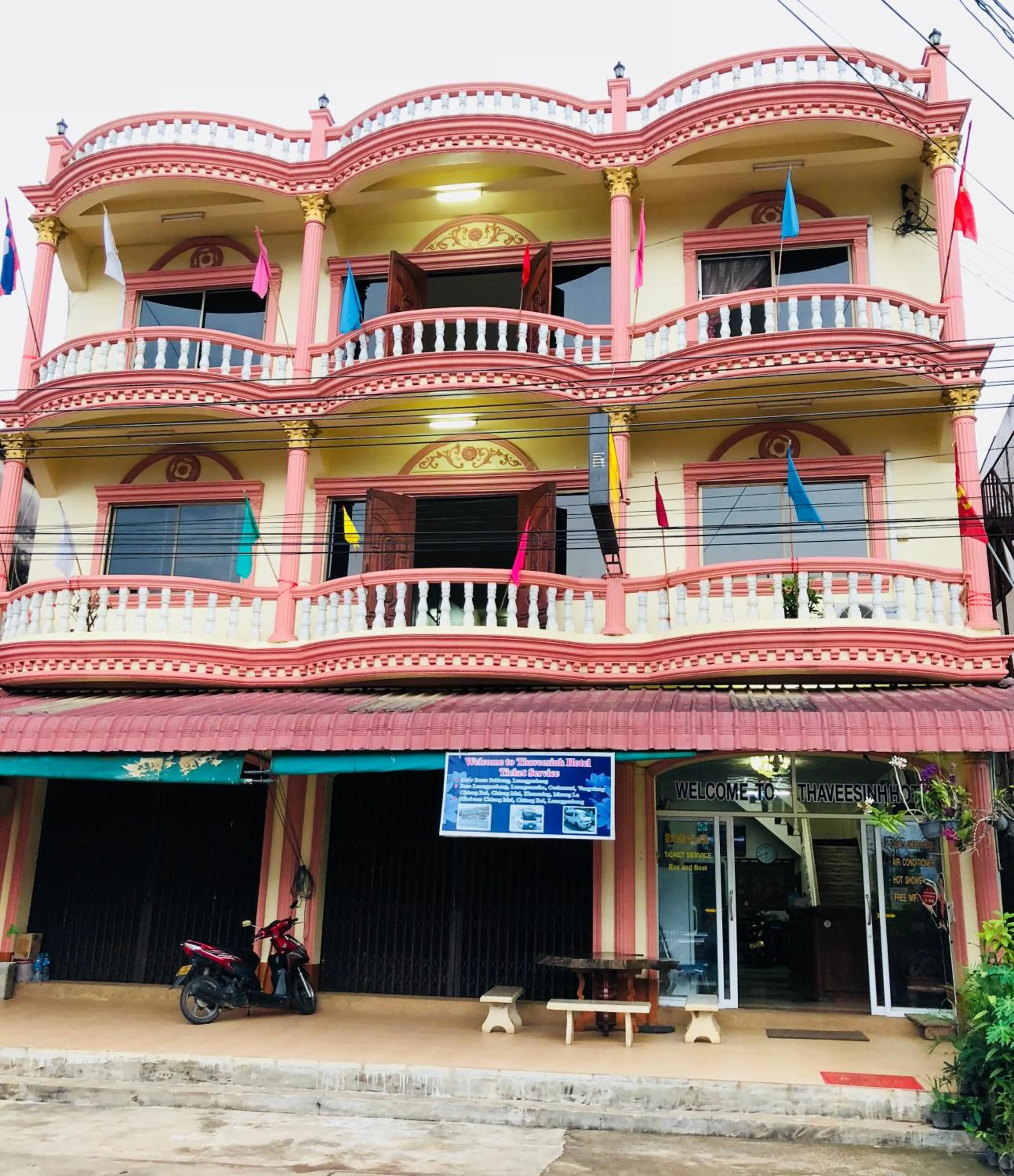 Property building in Thaveesinh Hotel
