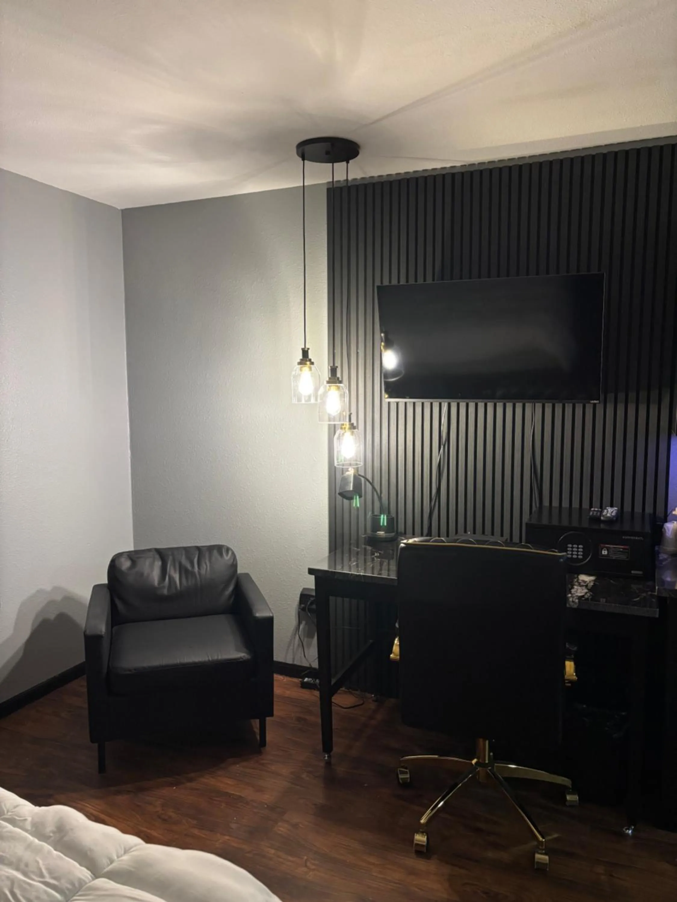 Plymouth Suites