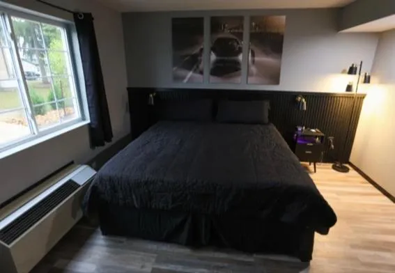 Bedroom, Bed in Plymouth Suites