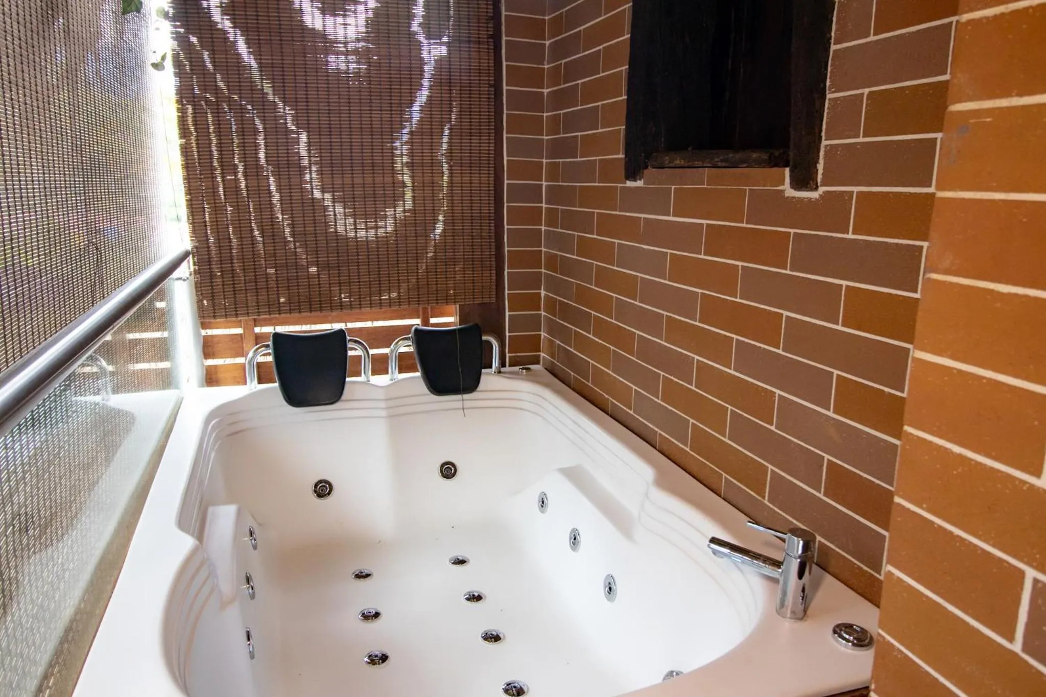 Suite with Hot Tub in Hotel Glamping La Polka