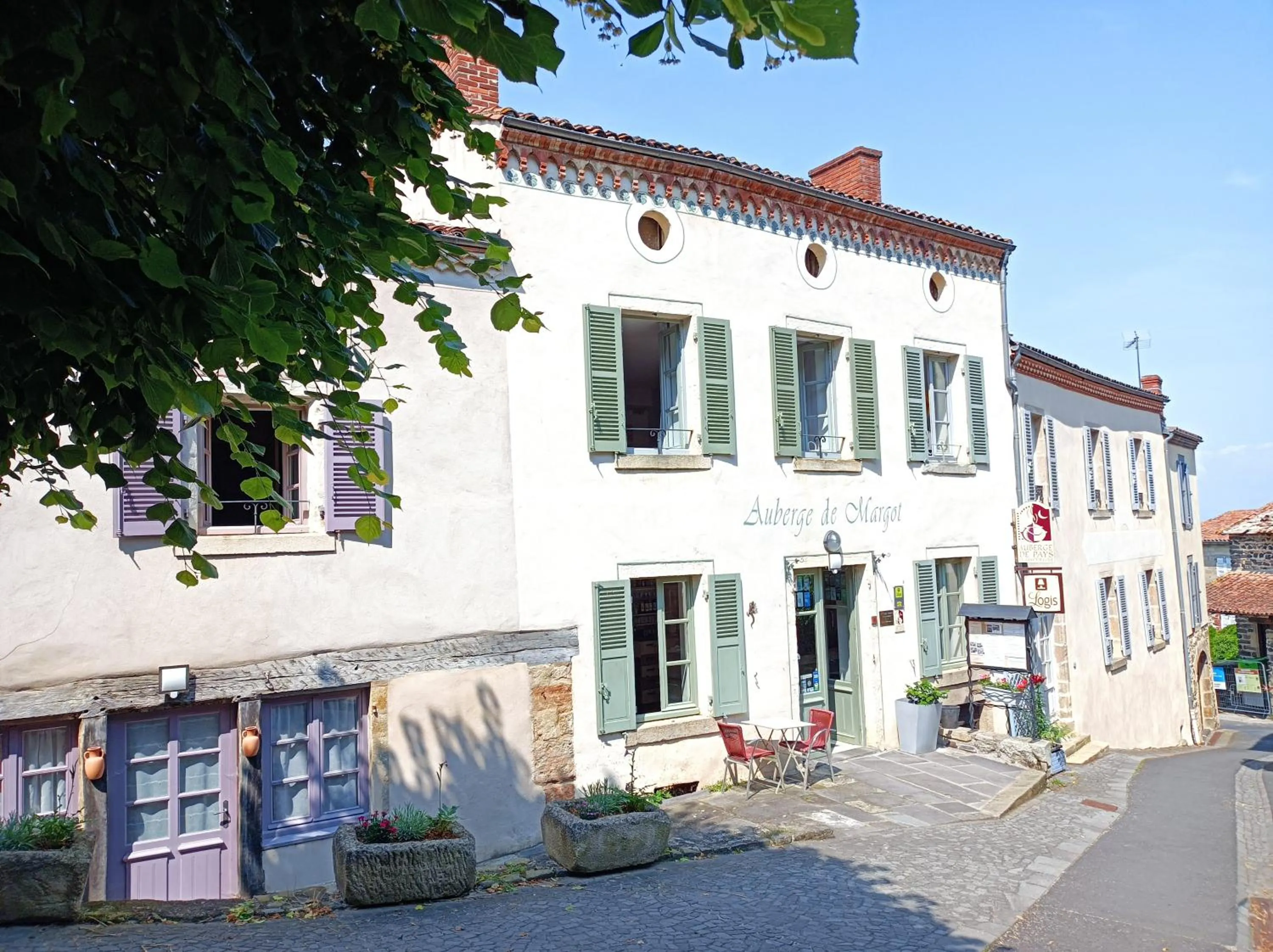 Property building in Auberge De Margot