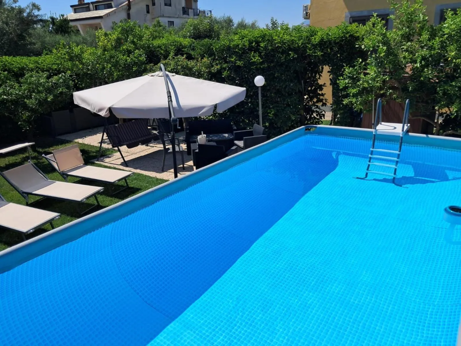 Pool view in B&B Villa Rosa