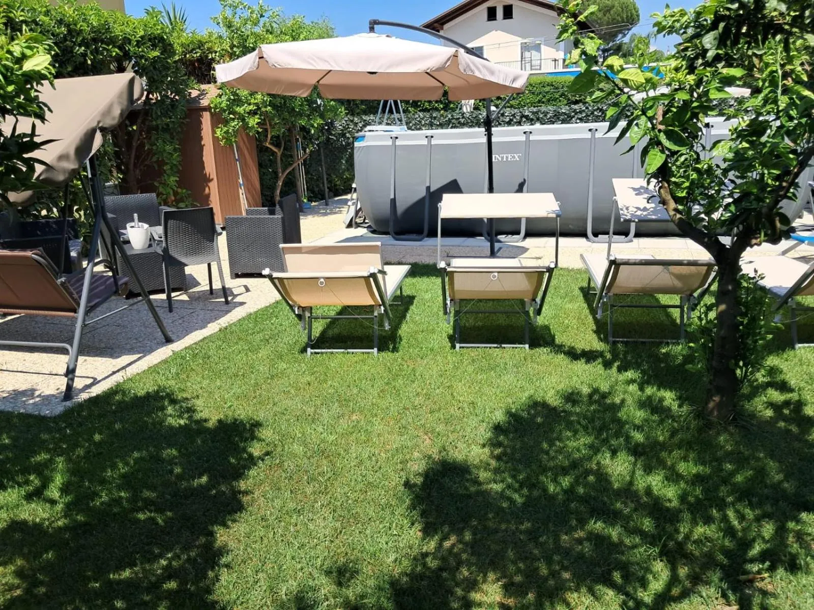 Swimming pool in B&B Villa Rosa