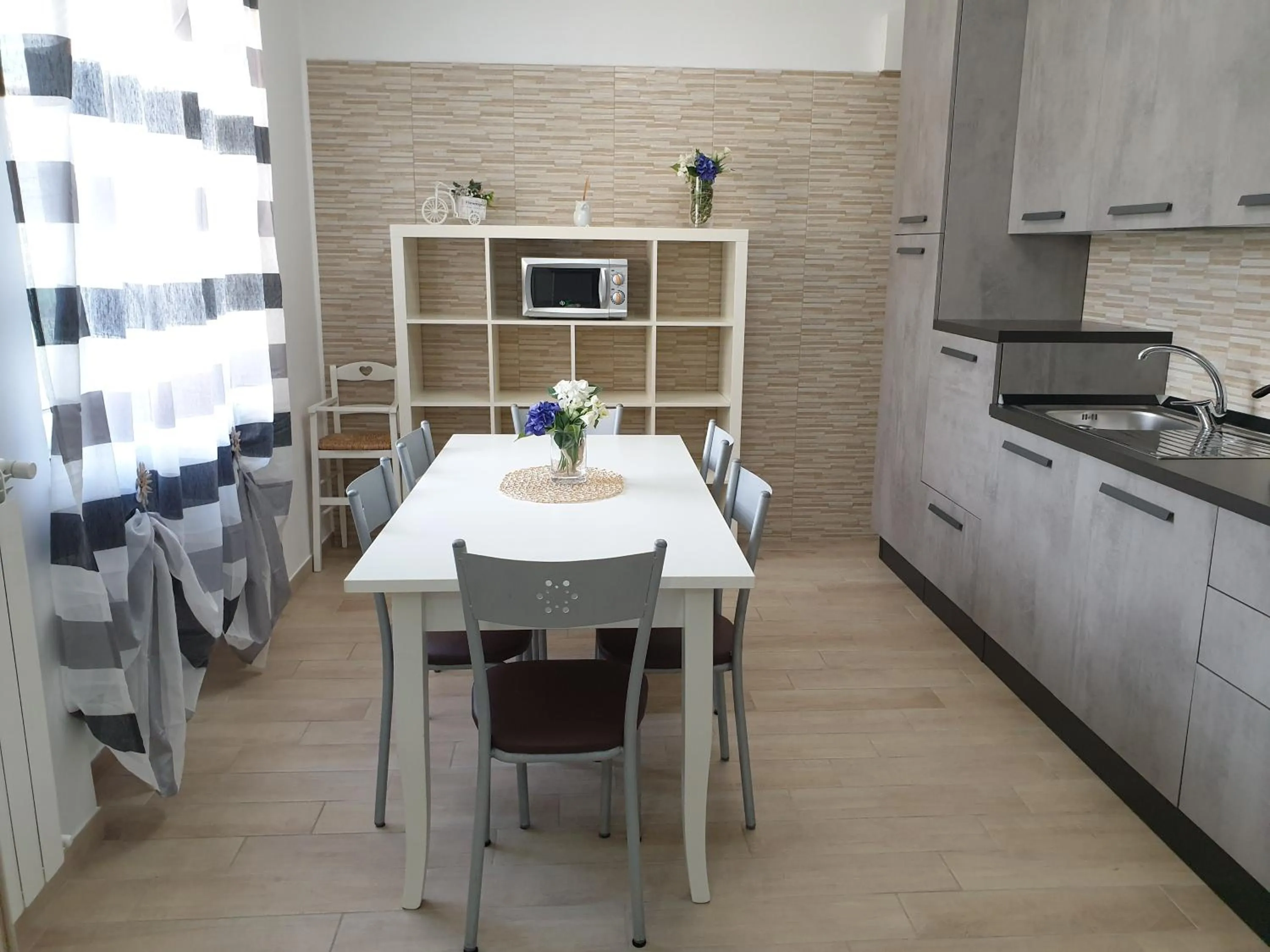 Kitchen or kitchenette in B&B Villa Rosa