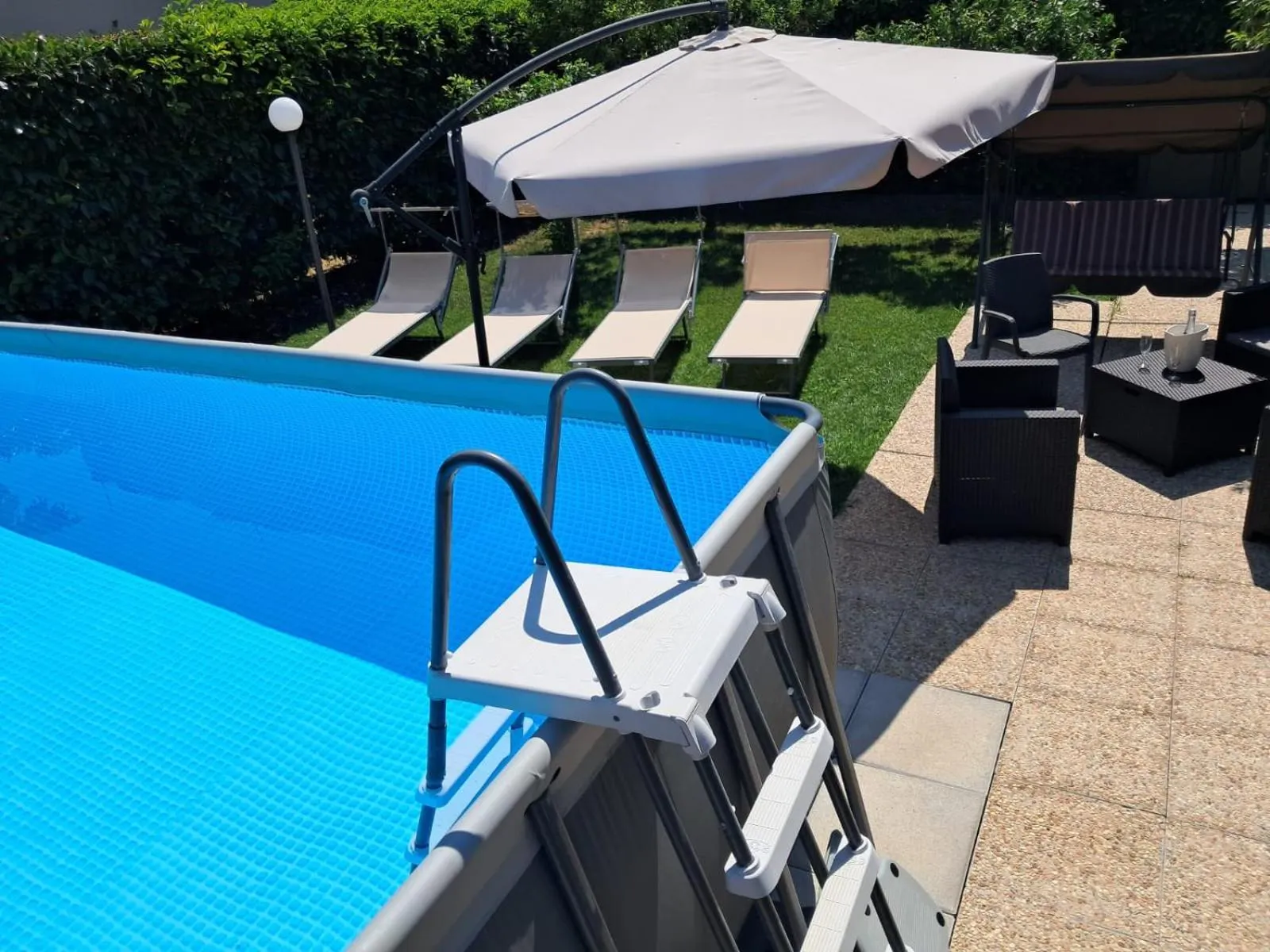 Swimming pool in B&B Villa Rosa