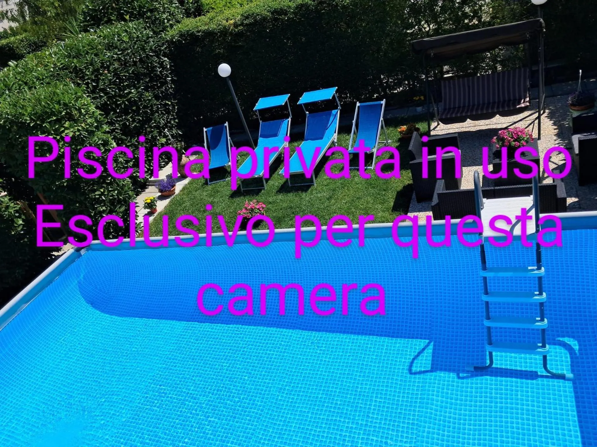 Pool view in B&B Villa Rosa