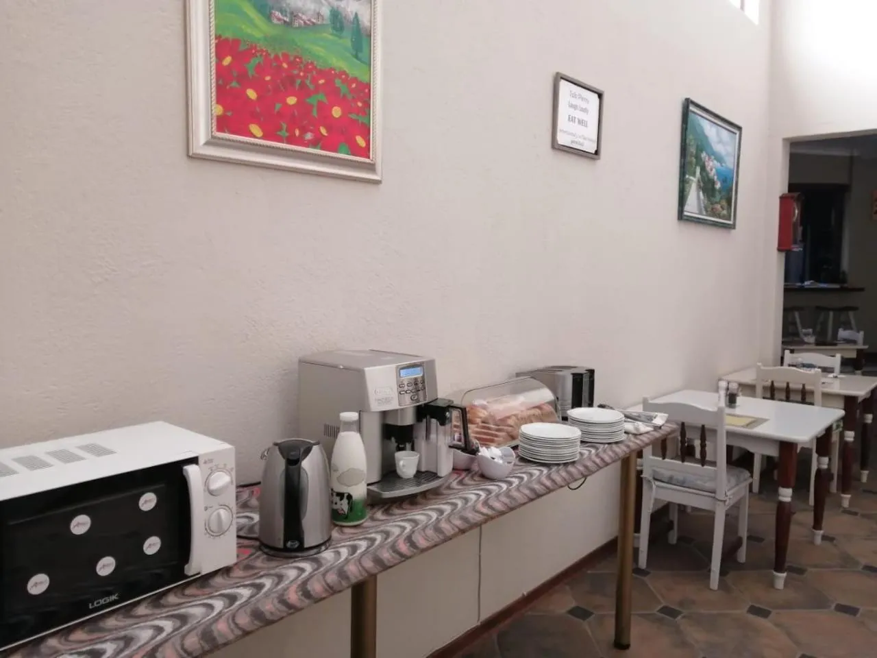 Restaurant/places to eat in Amigos Bed & Breakfast - No loadshedding